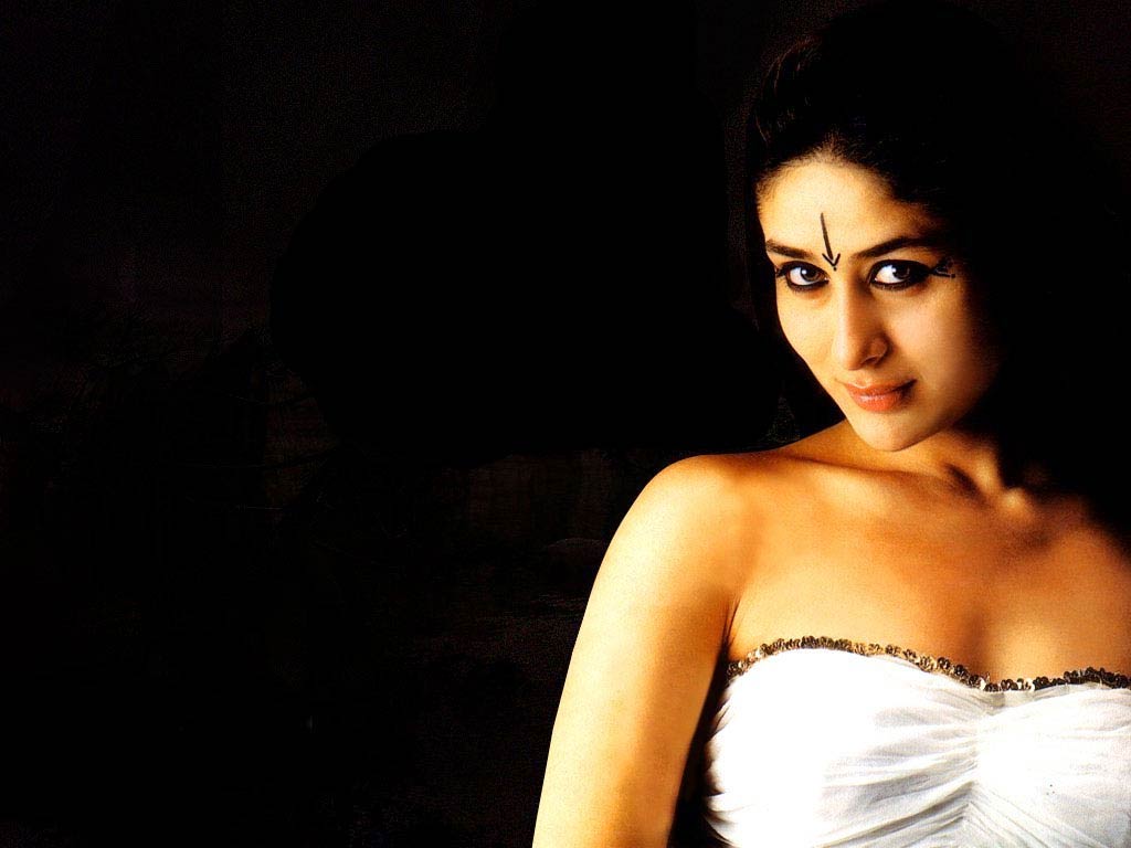 Traditional Indian Style Fashion Kareena Kapoor HD Desktop Wallpaper