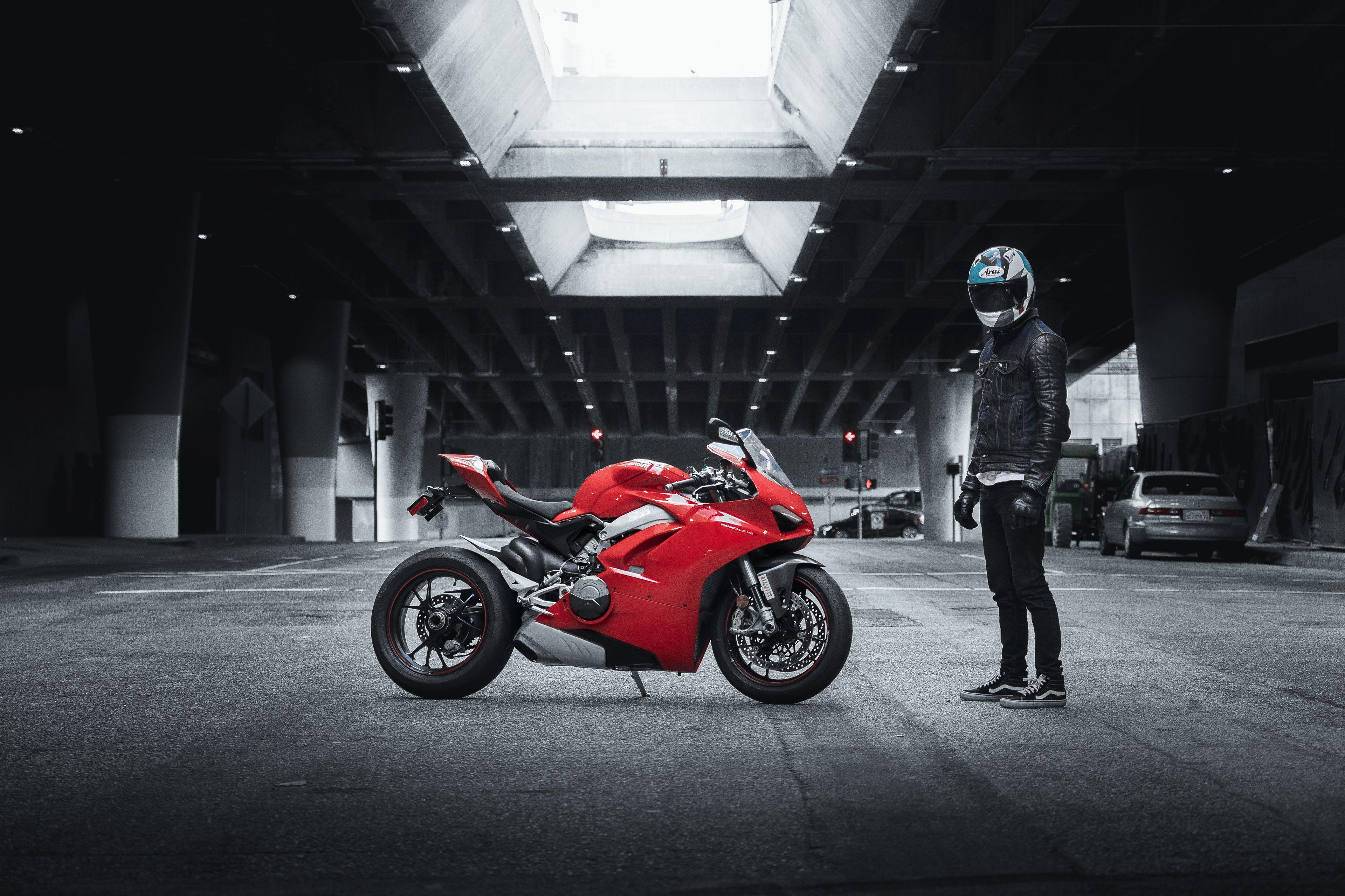 Ducati 4k Panigale Motorbike