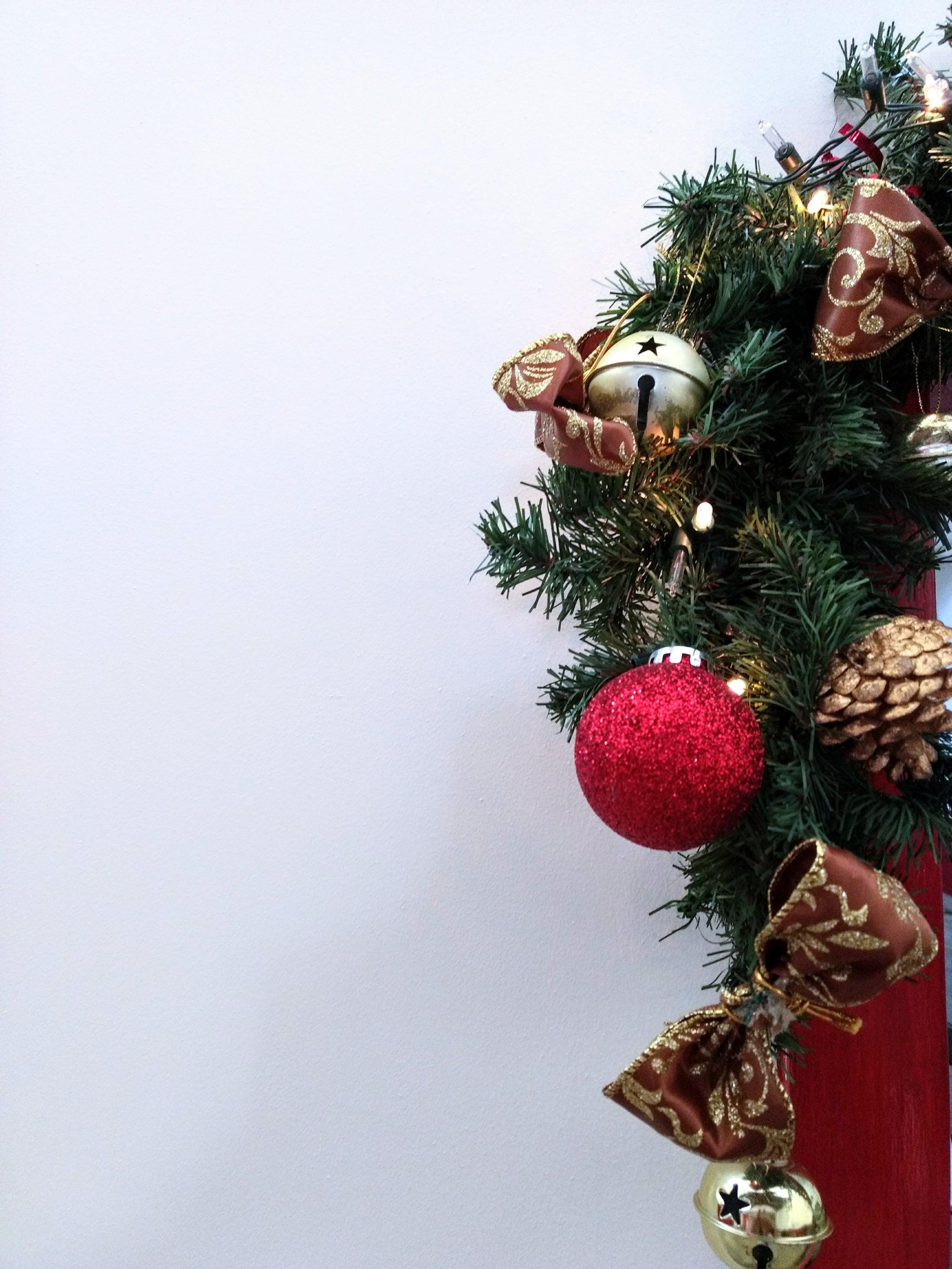 iPhone Christmas Wallpaper Tree Decor
