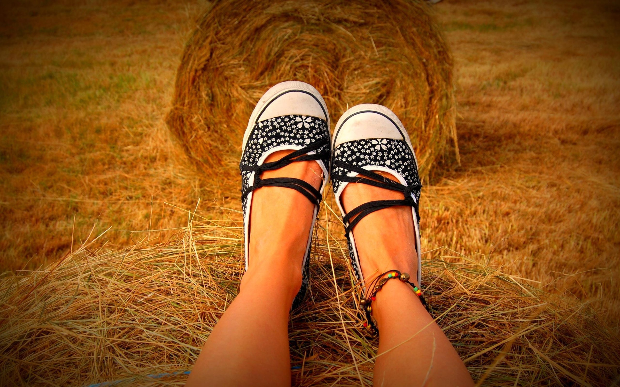 Tranquil Feet Wallpaper