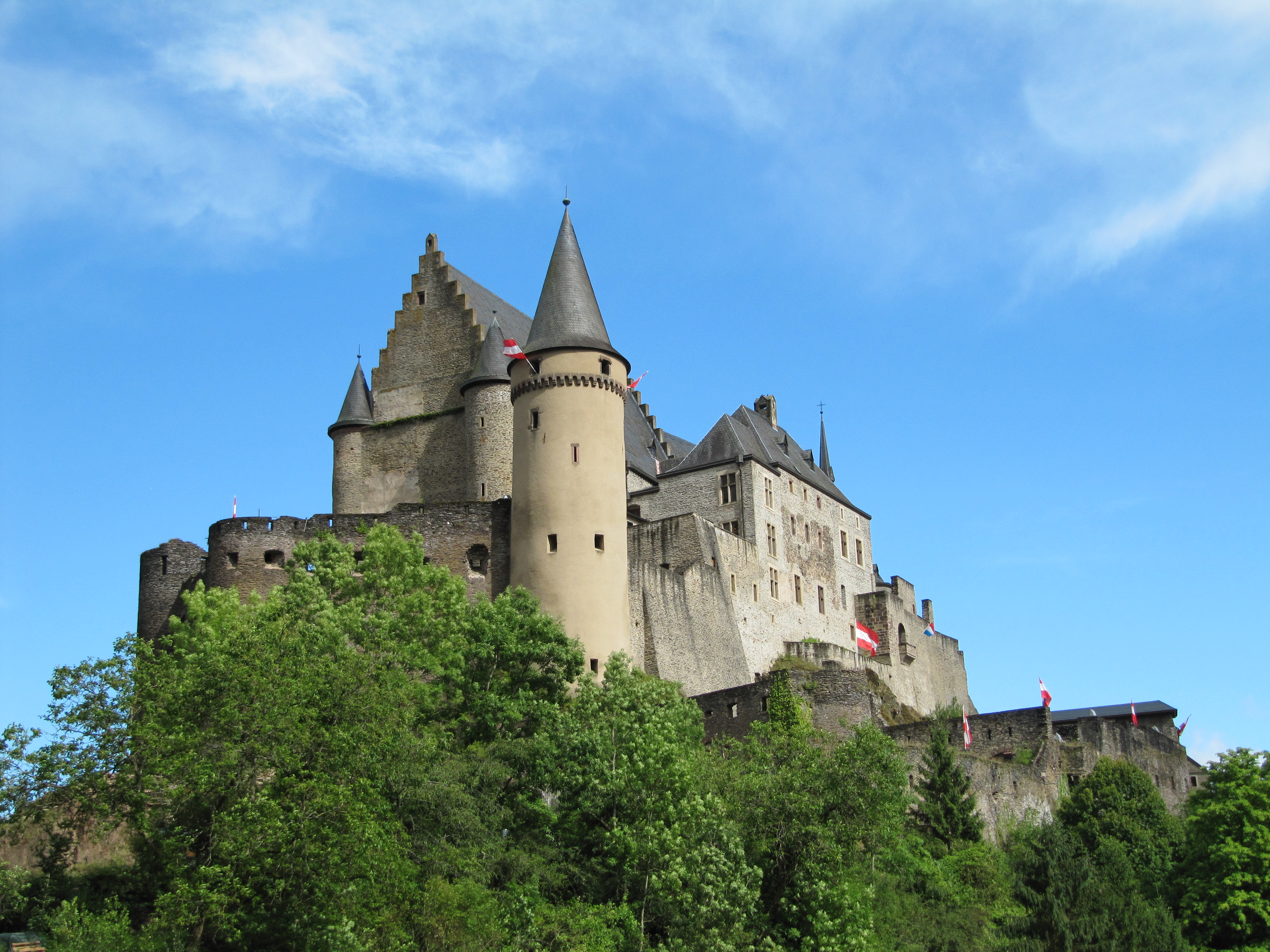 Img Castle Vianden Europe Rocks High Resolution Desktop