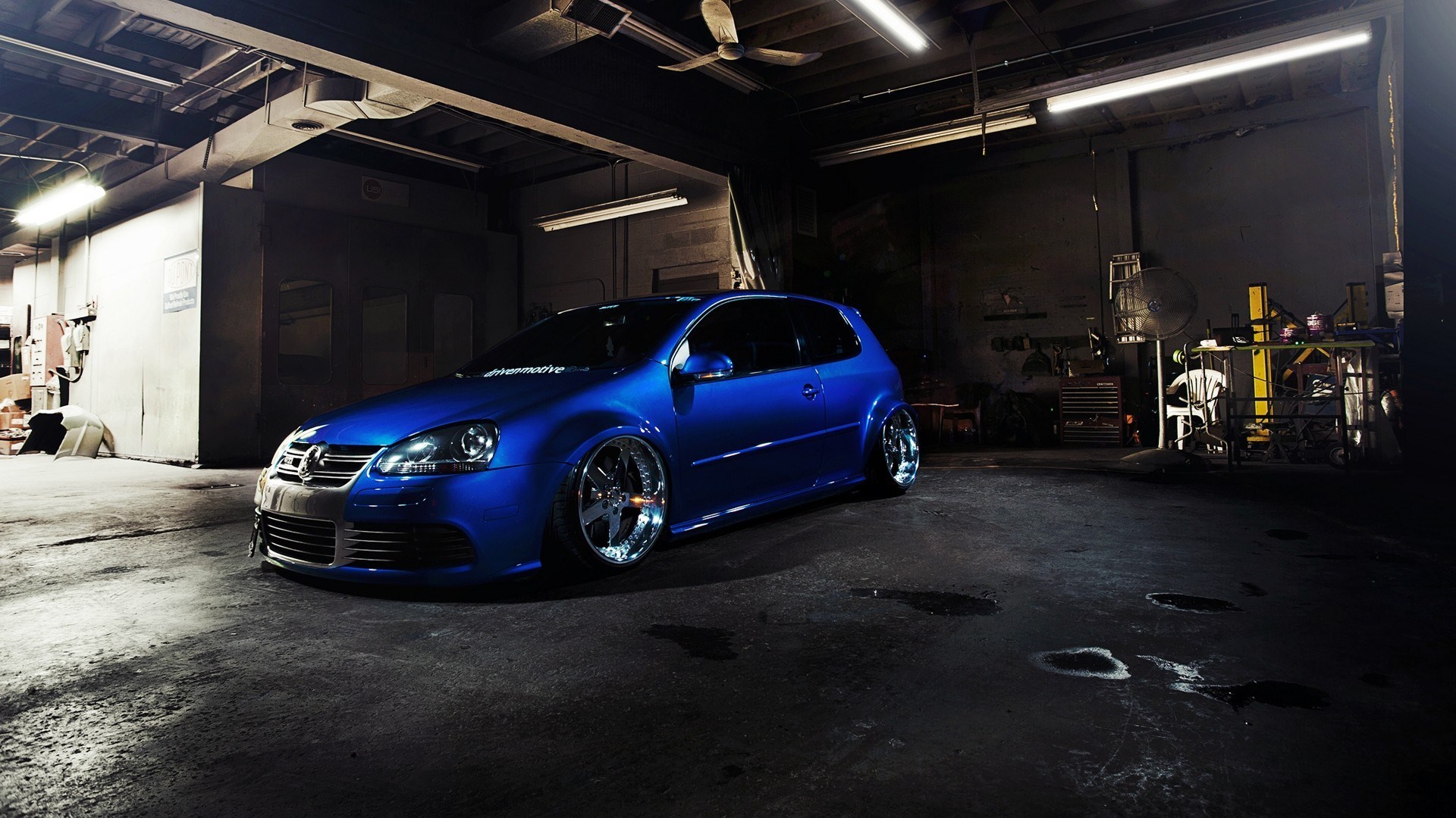 Download Volkswagen Golf R32 Photo pictures in high definition or 1920x1080