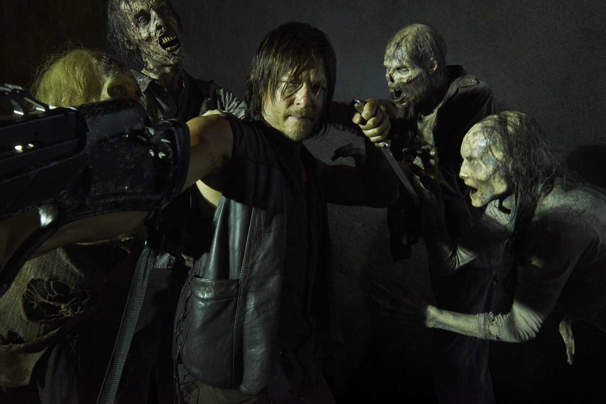 Norman Reedus Daryl Dixon Knife Zombie Wallpaper Photos Pictures