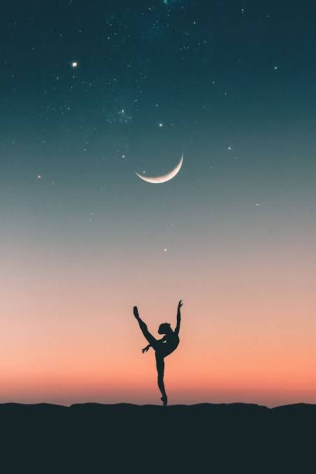 Simran On Dance Wallpaper