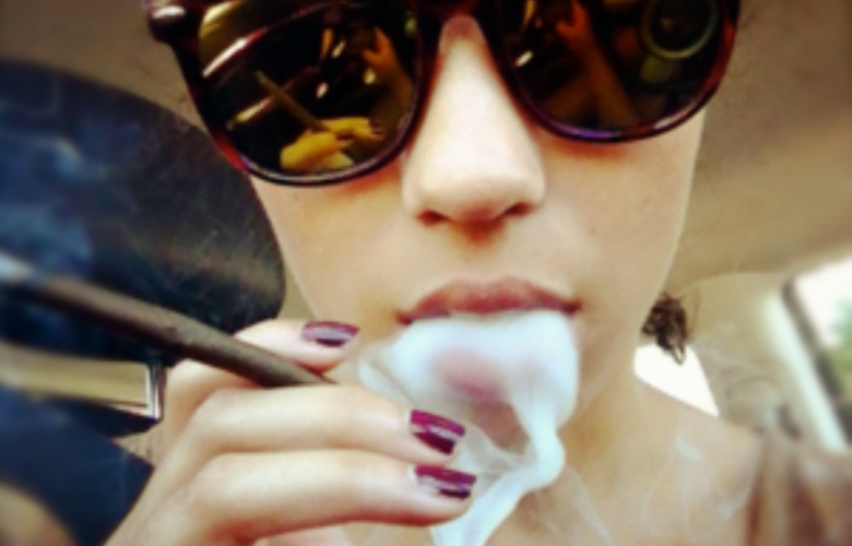 girl smoke blunt