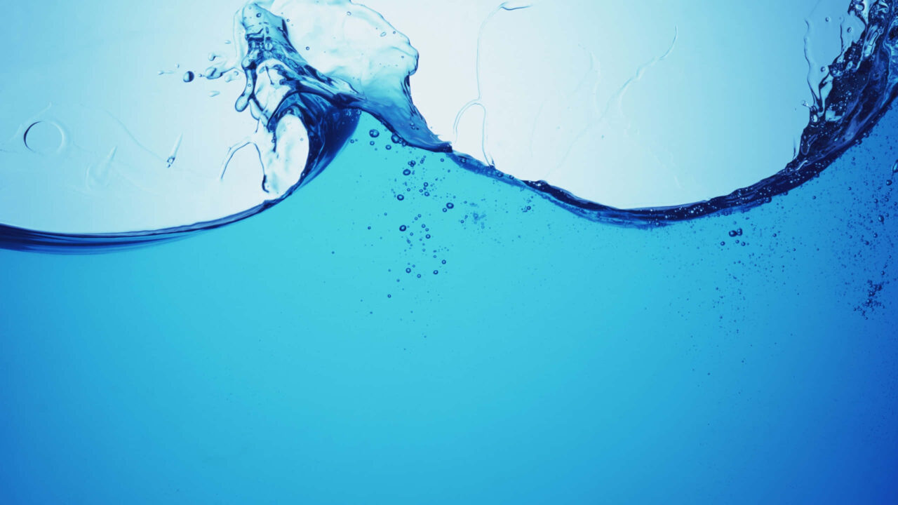 Dynamic Blue Water Splash Wallpaper Refreshing Abstract Design 66e472280094d