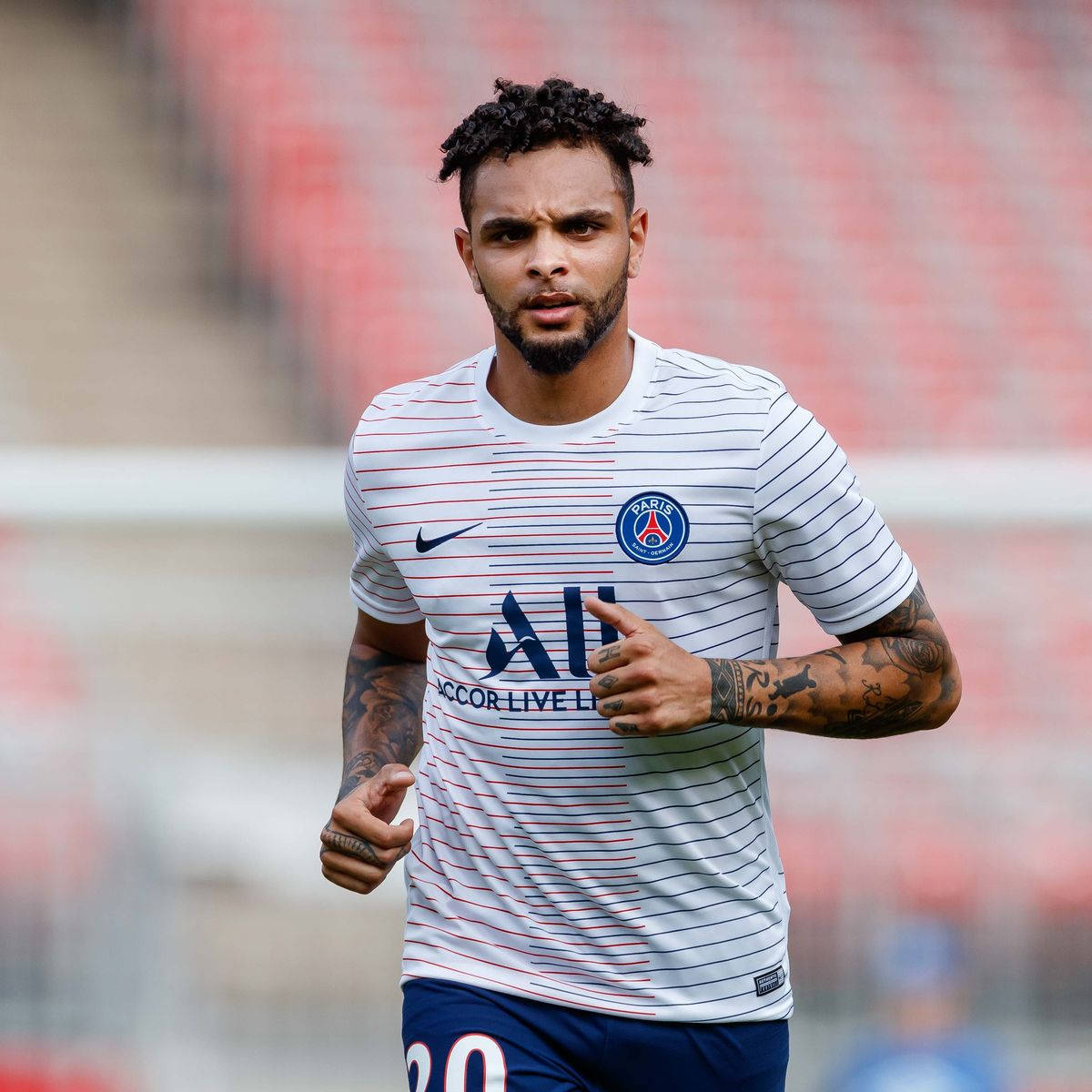 En Layvin Kurzawa X Wallpaper