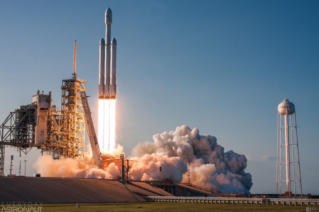 How Falcon Heavy could look lifting off SpaceXLounge