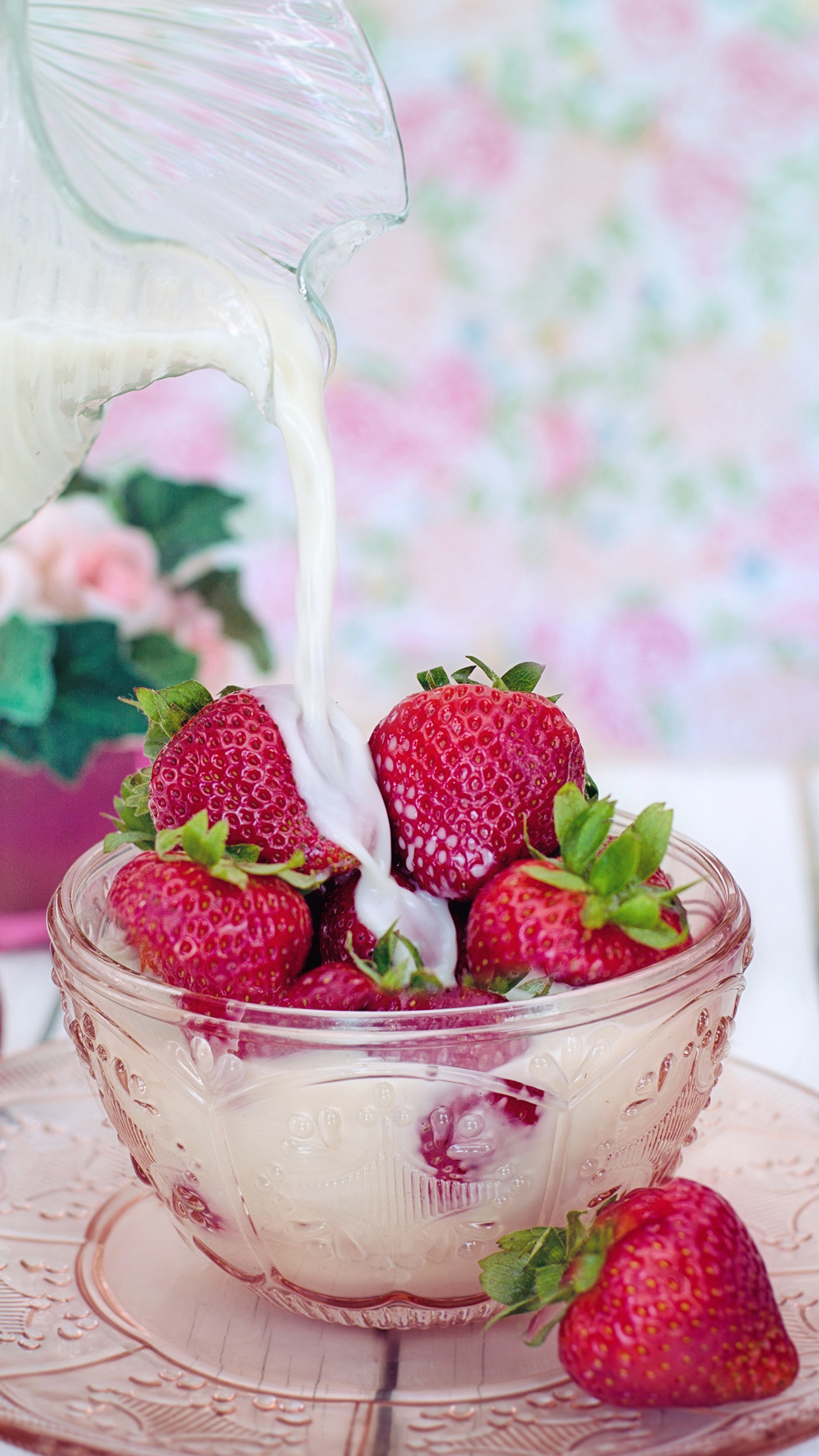 Strawberry Milk Wallpaper