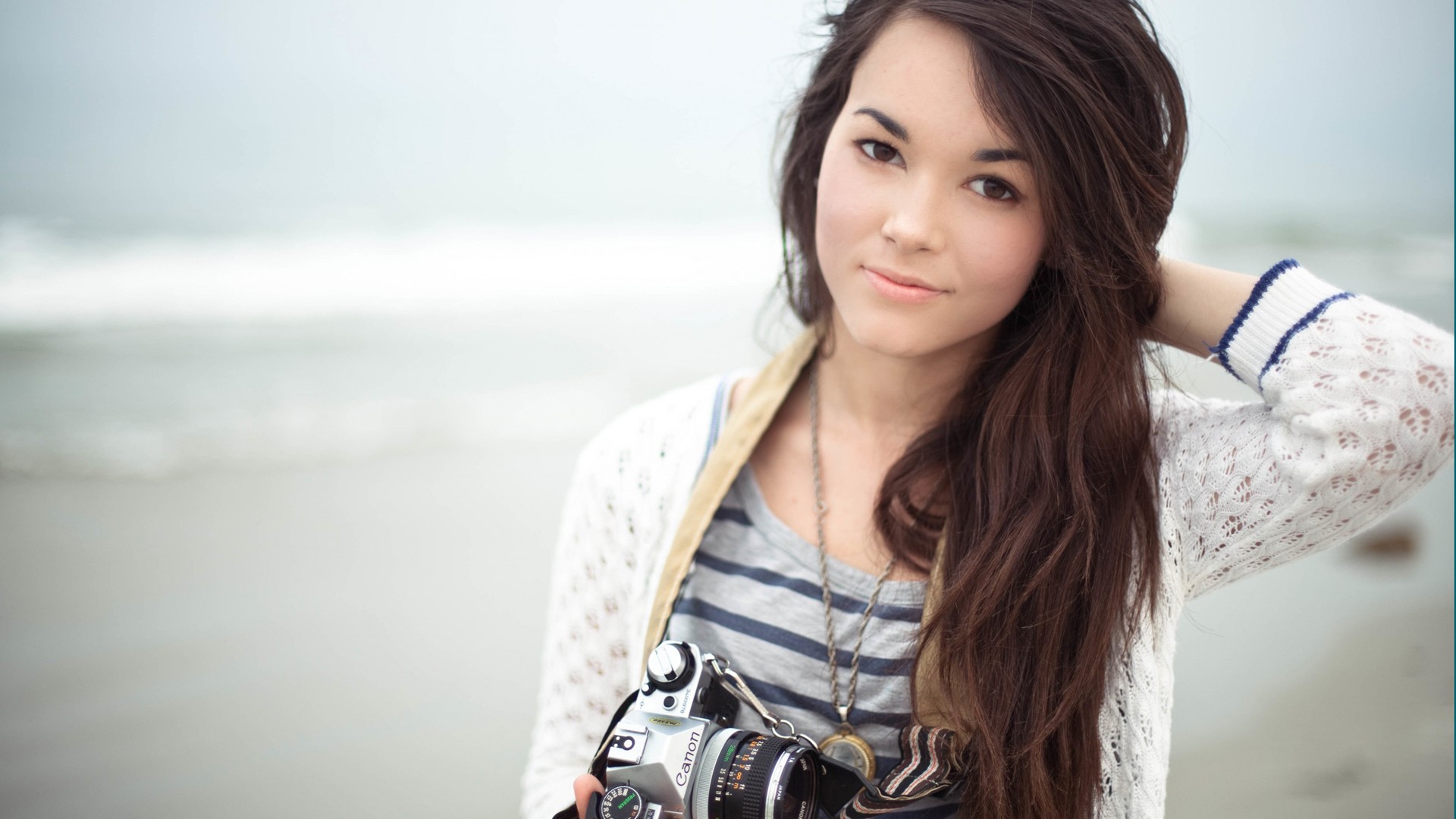 Cute Girl Wallpaper