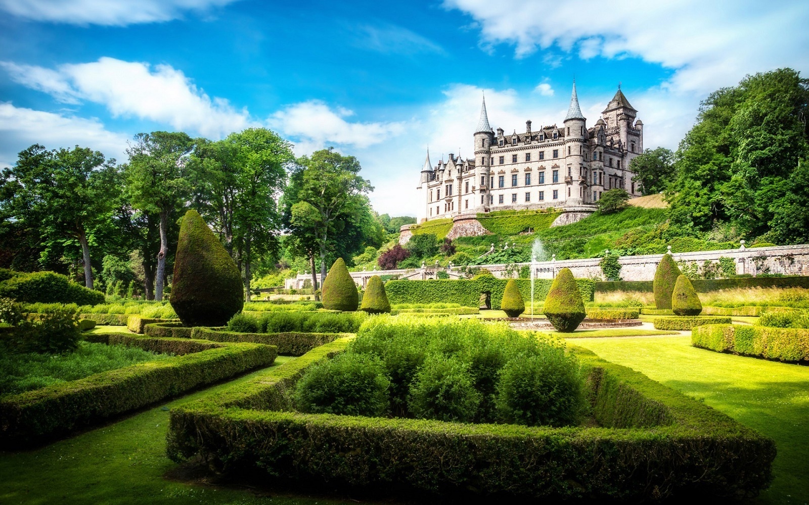 Great Dunrobin Castle And Beautiful Garden Scotland HD Desktop