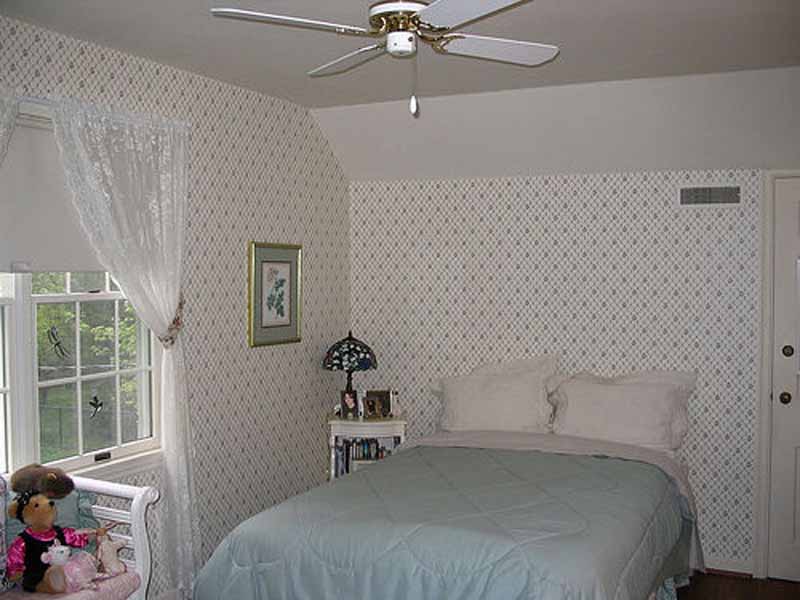 Small Bedroom Decorating Ideas With Wallpaper