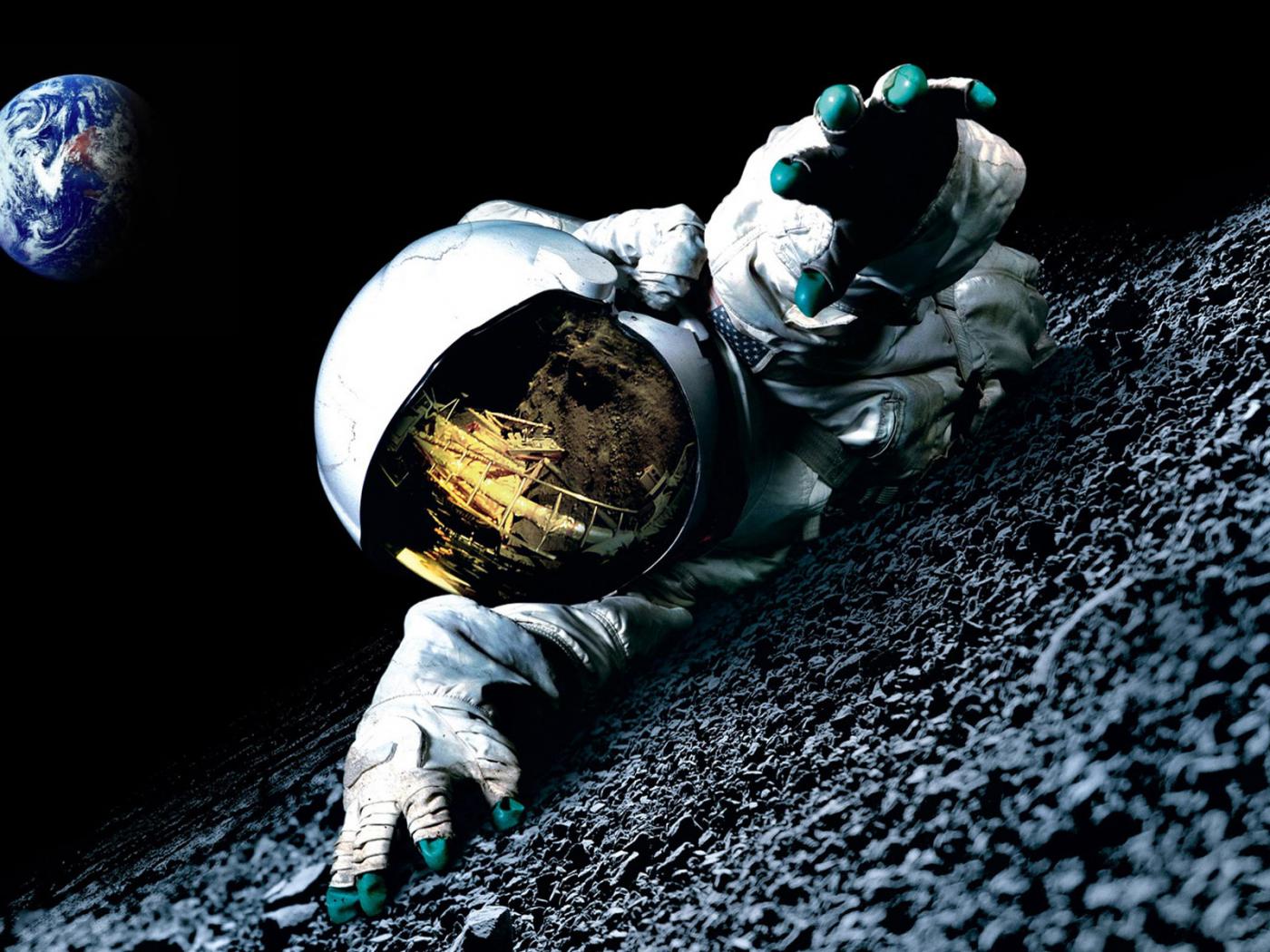 Astronaut on Moon Cool Wallpapers