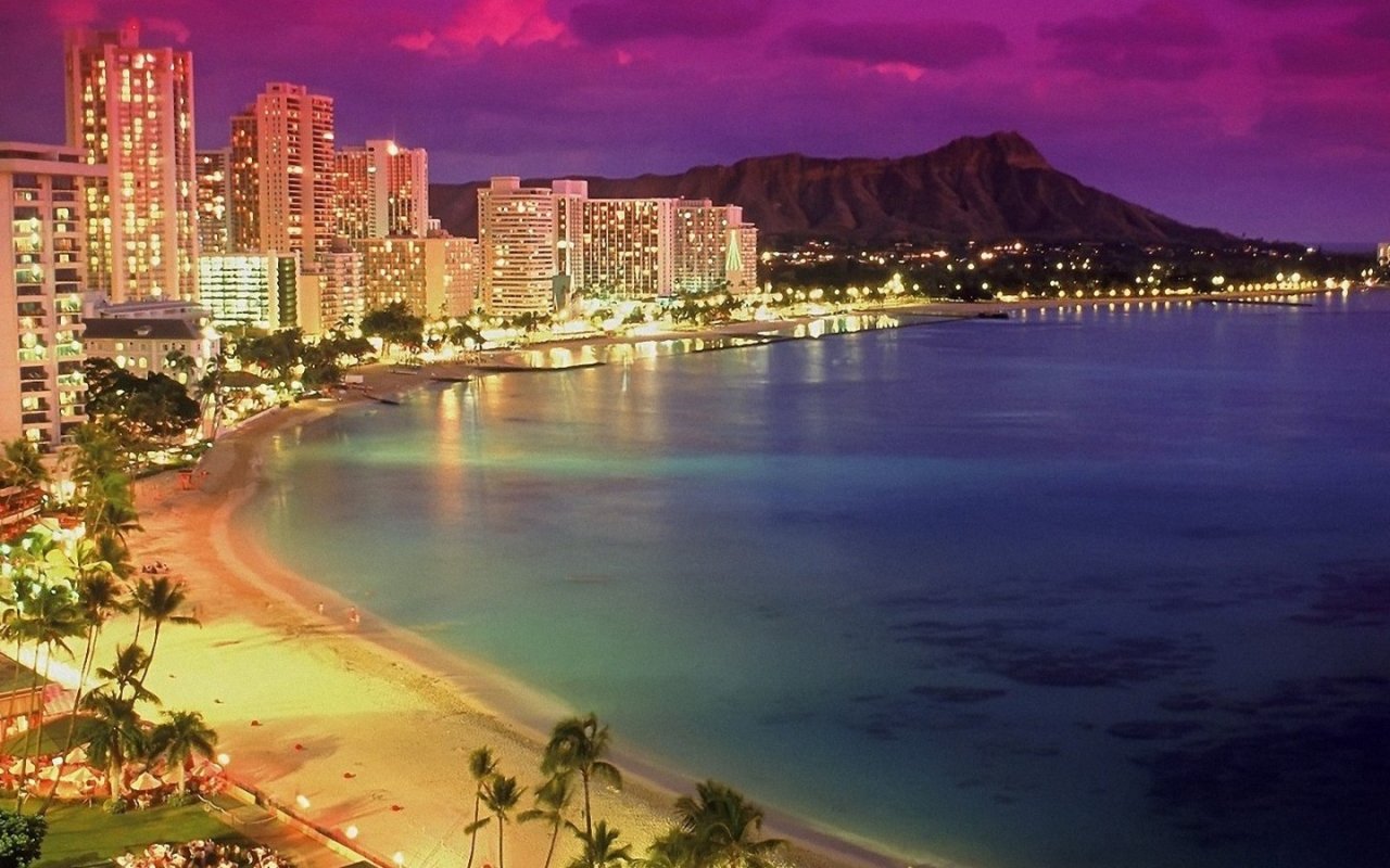 Purple Sky In Waikiki Beach Wallpaper