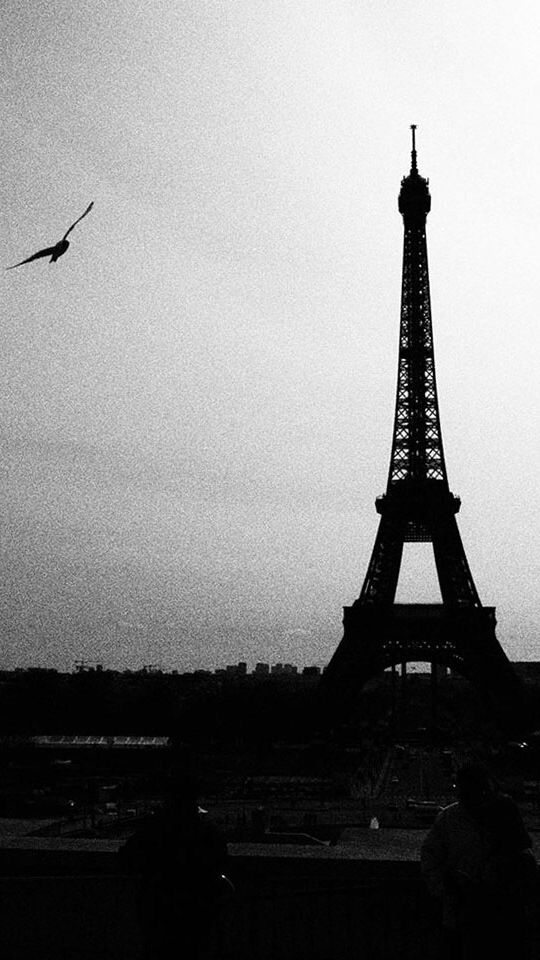 iPhone Eiffel Tower Wallpaper