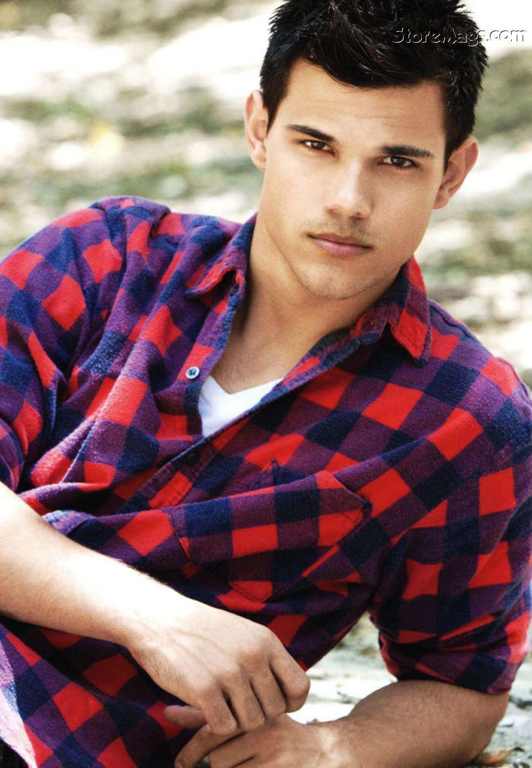 Taylor Lautner Shirt Off Photo Shared By Reece Fans Share