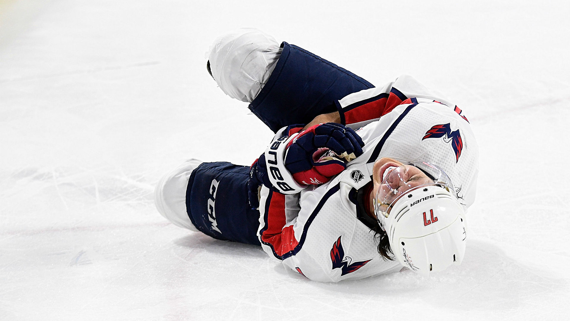 T J Oshie Collar Bone Likely Out For Postseason Sporting News
