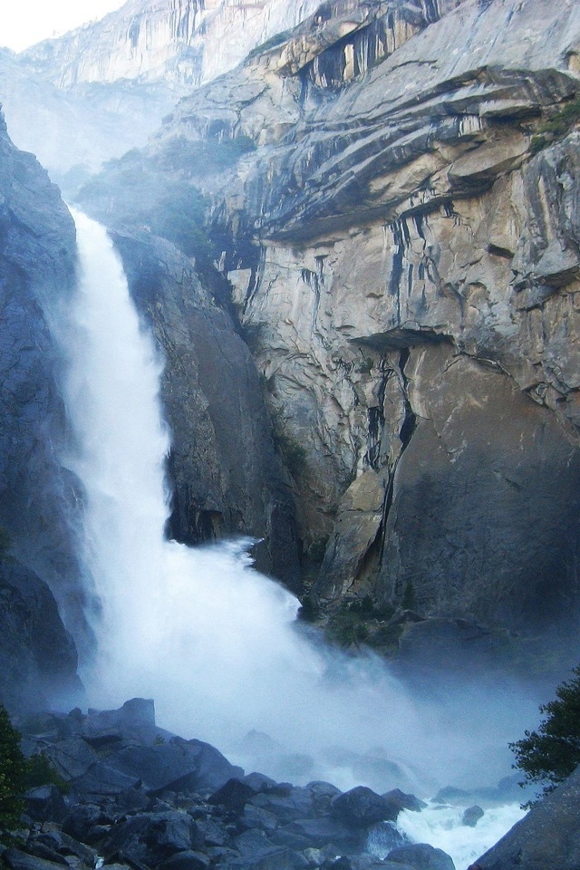 Yosemite Falls iPhone HD Wallpaper