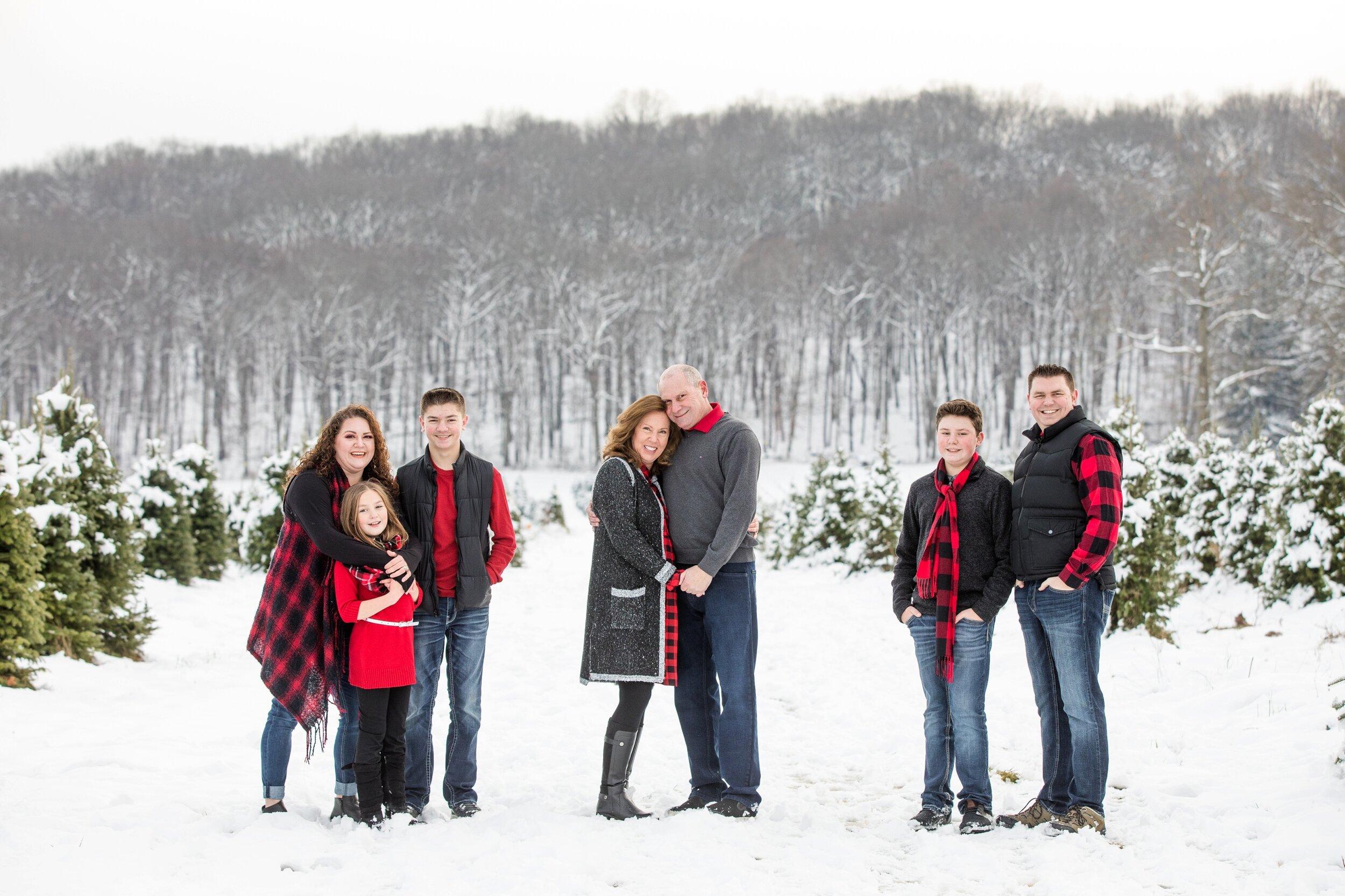 Extended Family Christmas Tree Farm Photos Jenna Hidinger