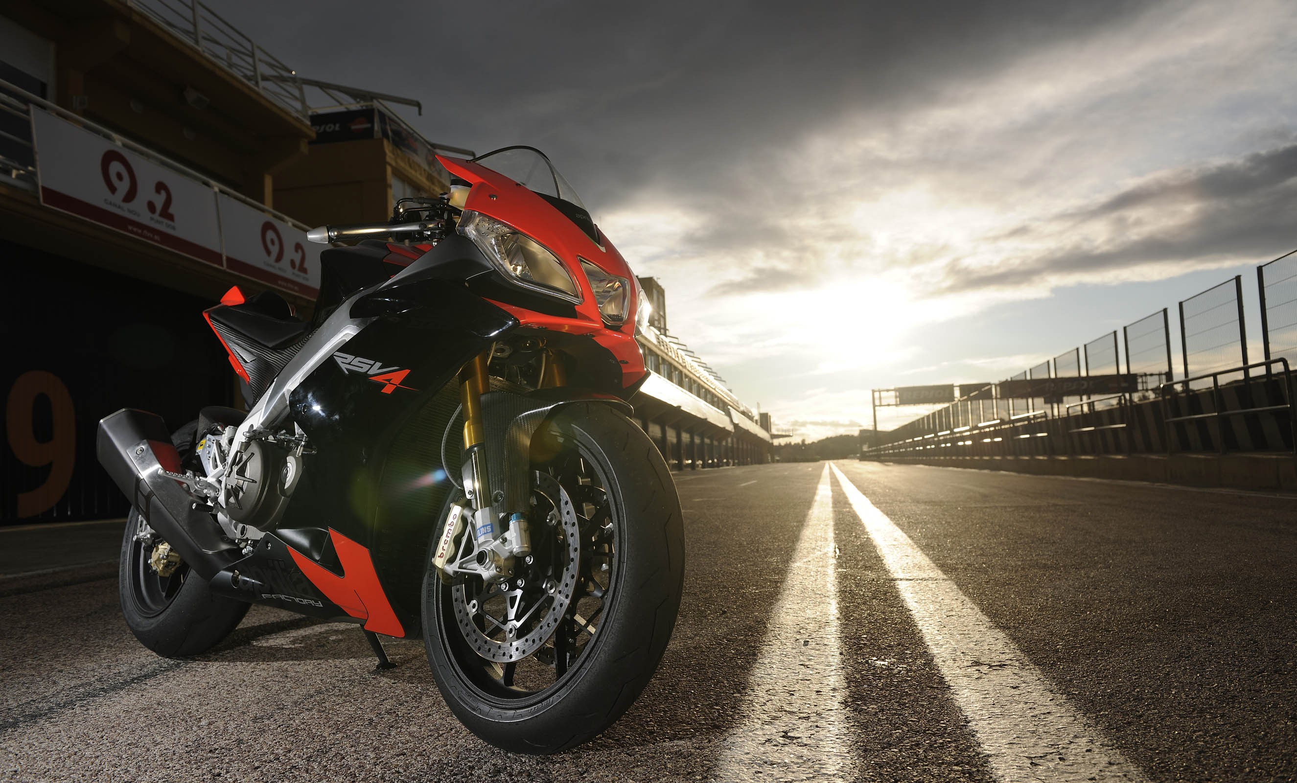 Aprilia Wallpaper Widescreen Tft5m68 4usky