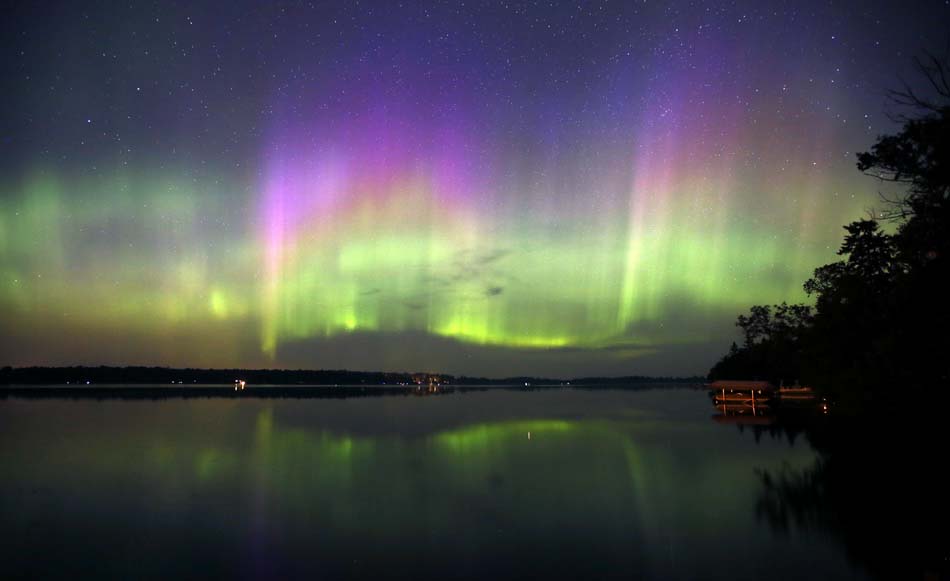 Borealis Puts On Dazzling Light Show In Northern Hemisphere Photos