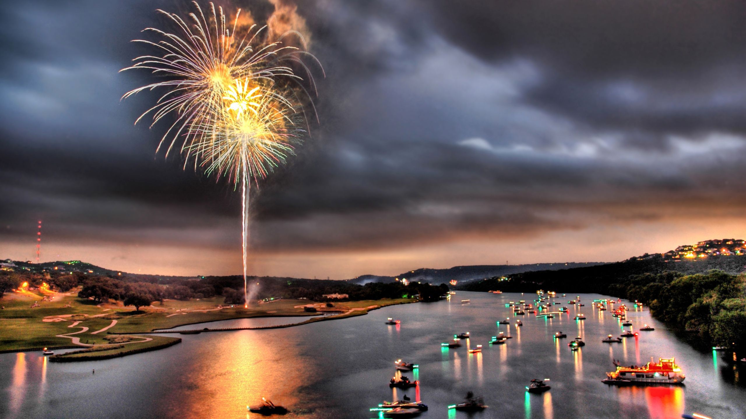 July 4 Fireworks Over Lake Austin Texas Wallpaper 2560x1440