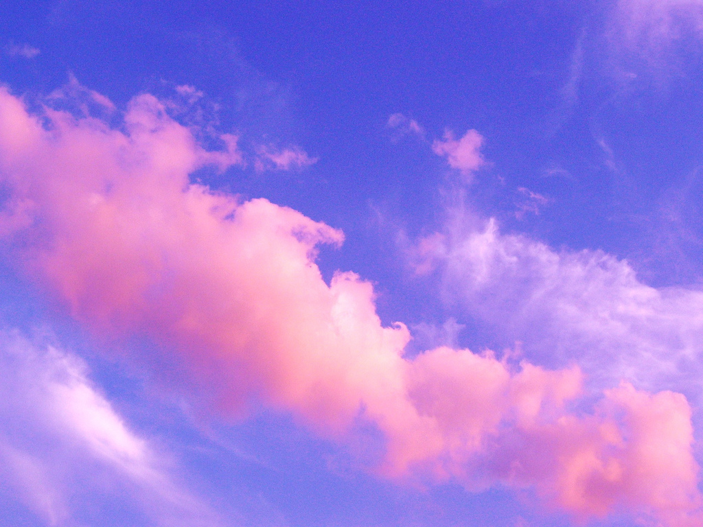 Pink Sky Clouds It has a twin picture in blue and