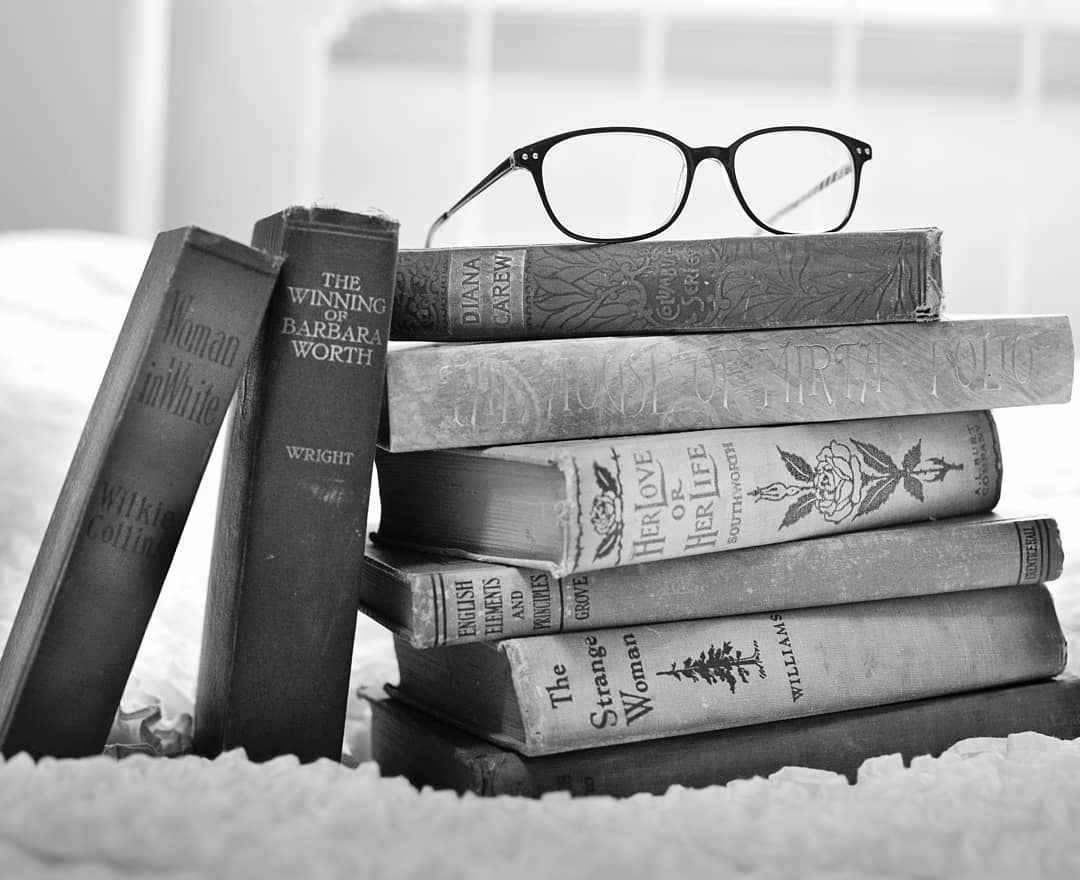 Books Aesthetic Wallpaper