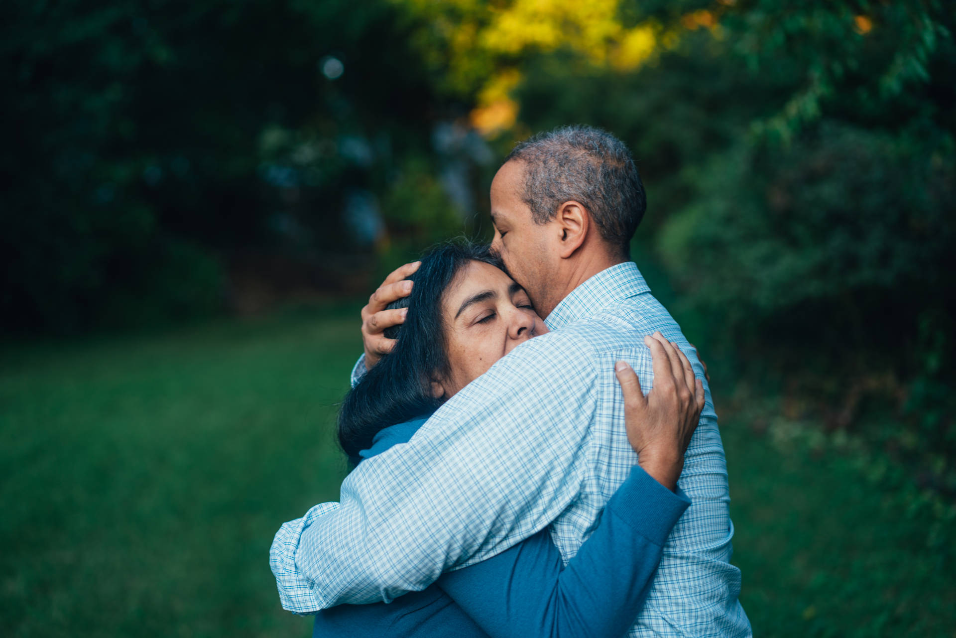 Top Couple Hug Wallpaper Full HD 4k To Use