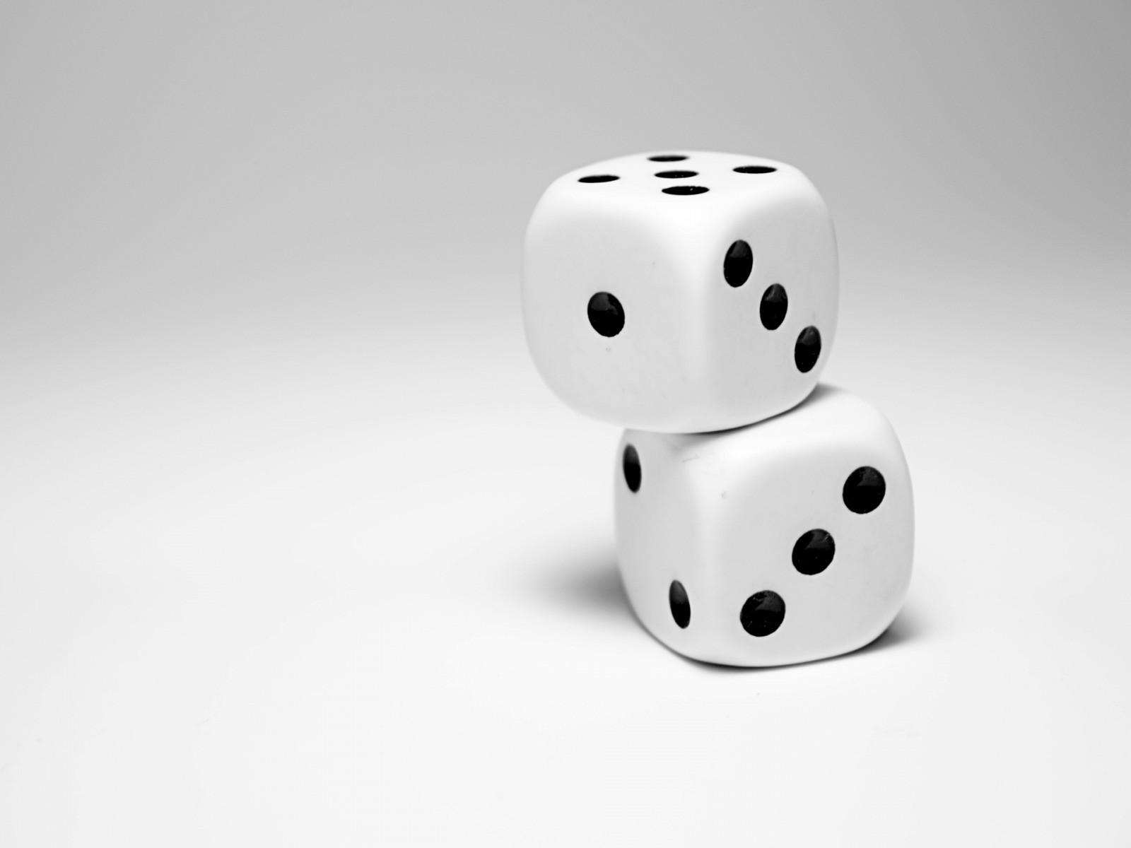 Dice Black And White Wallpaper HD High Resolution