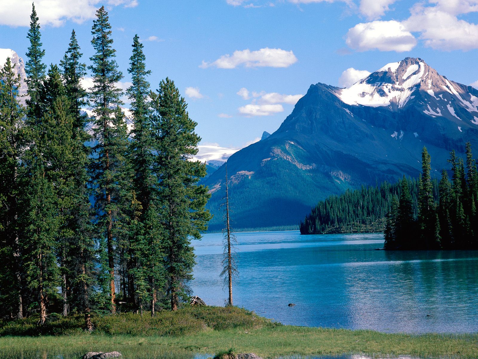  photo Maligne Lake Jasper National Park Alberta Canada wallpaper
