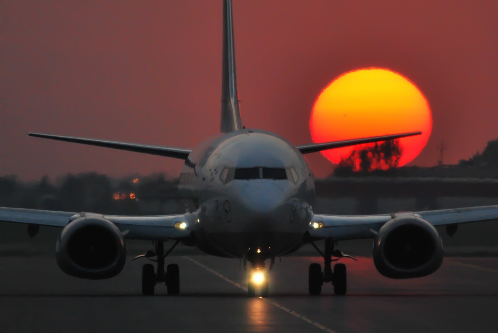 Boeing Sunset Taxiing Aircraft Wallpaper