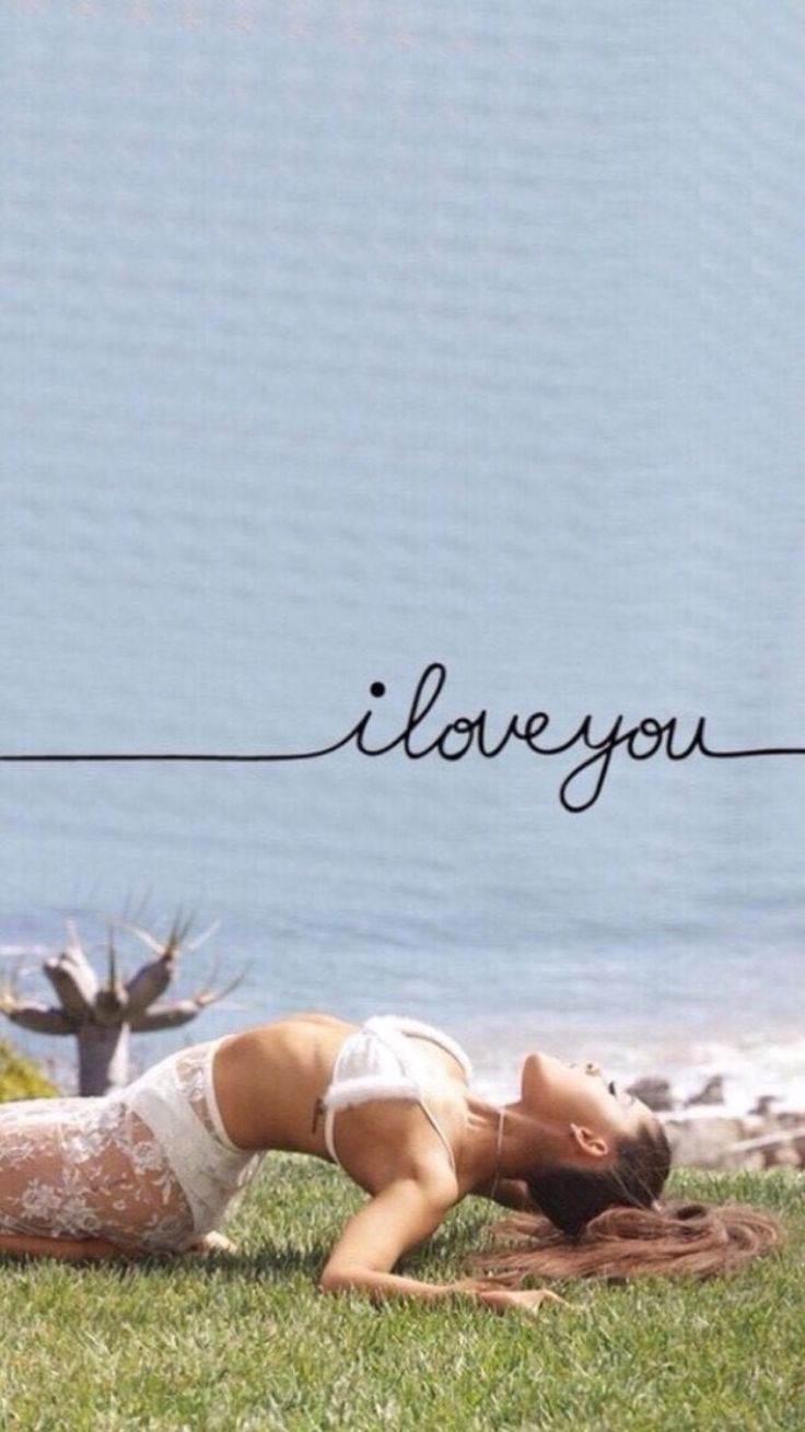Ariana Grande Wallpaper