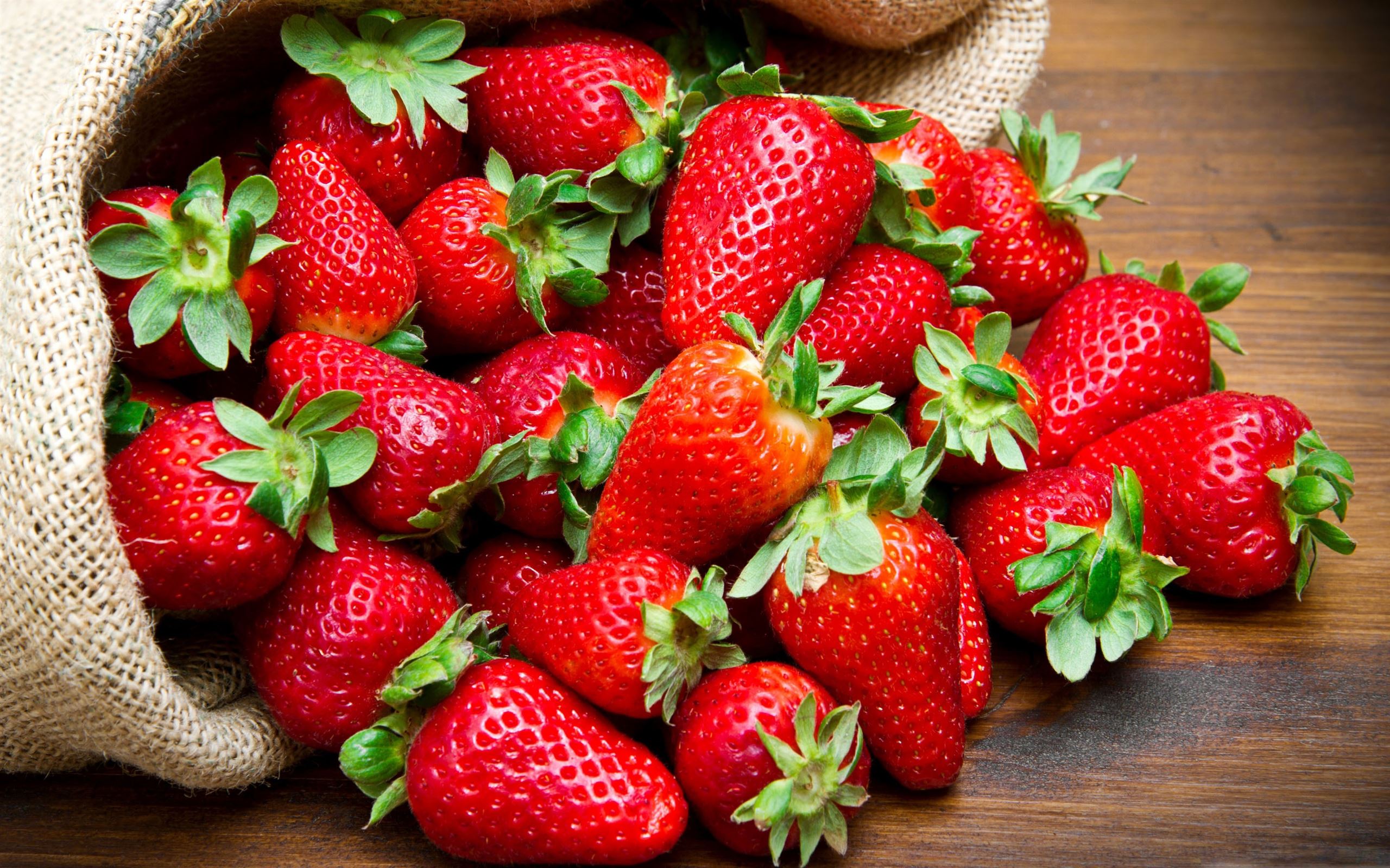 Strawberries Fruits Mac Wallpaper