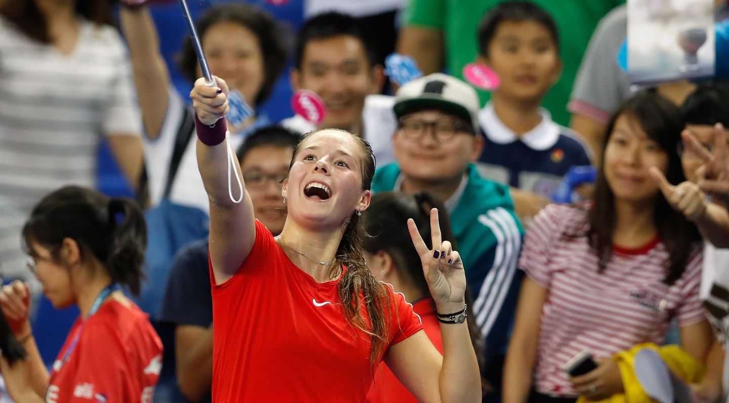 Kasatkina S Tiktok Debut Wins Acclaim Errani Amazing Trick Shot