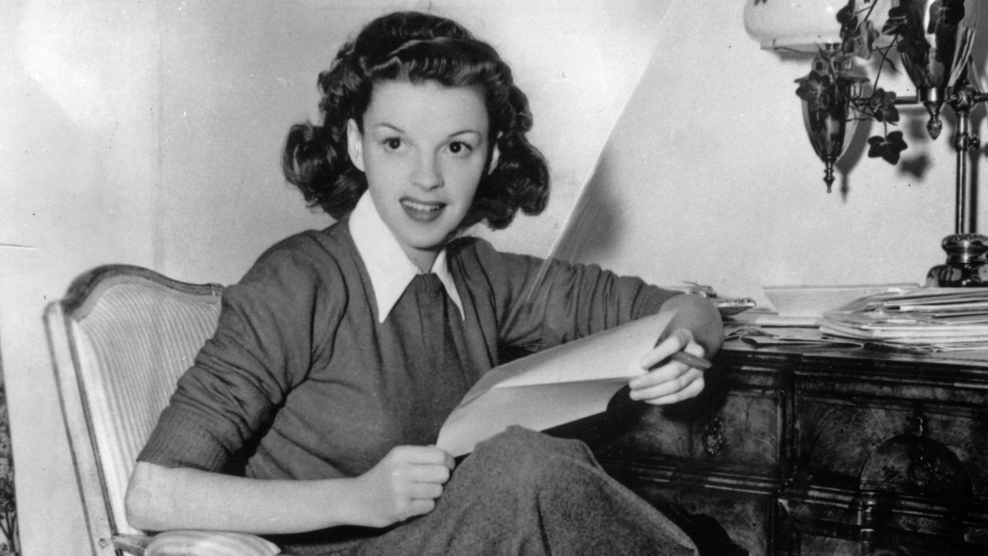Judy Garland Was Groped By Munchkin Actors On Wizard Of Oz Set