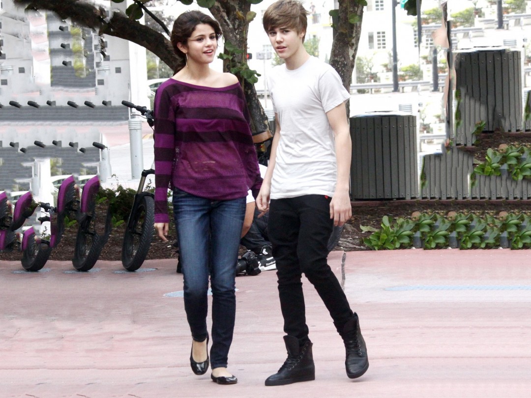 Selena Gomez With Justin Bieber HD Wallpaper All