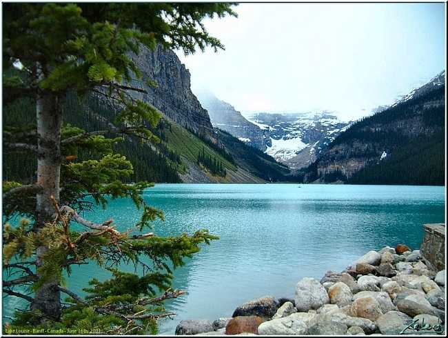 Serene Mountain Lake Wallpaper