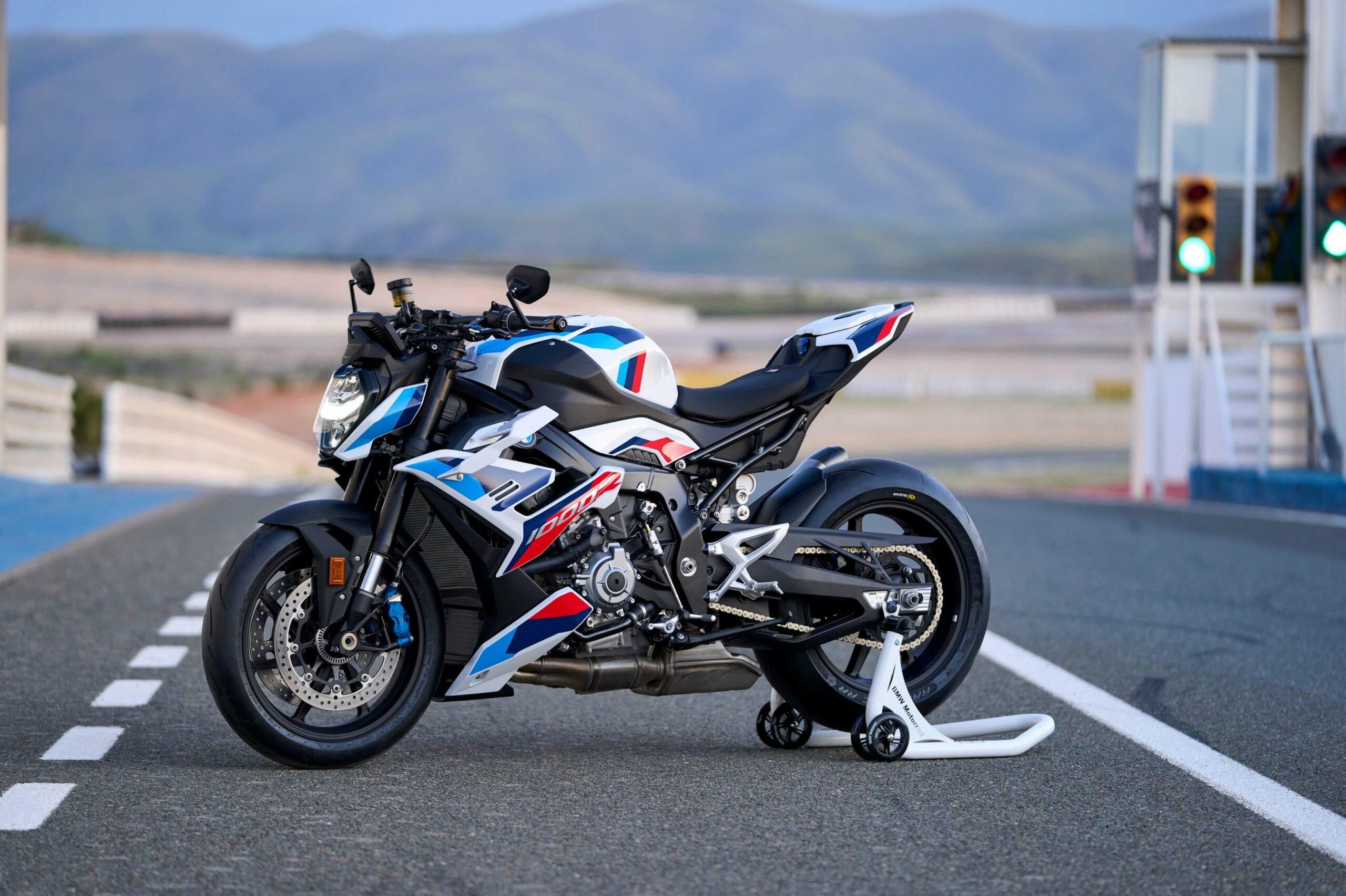 Bmw M R Debuts As The Second Model