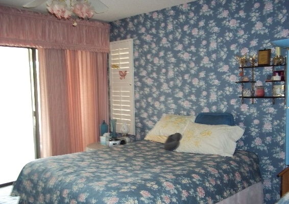 Old Outdated Wallpaper Floral Flowers Matching Bedspread Mesa Arizona