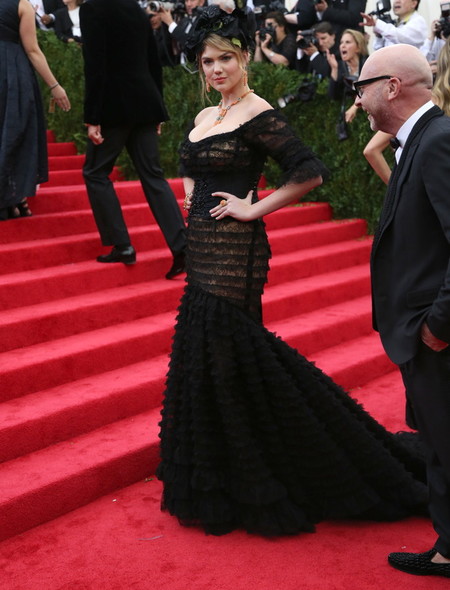 Kate Upton At The Met Gala In Wallpaper For Amazon Kindle Fire