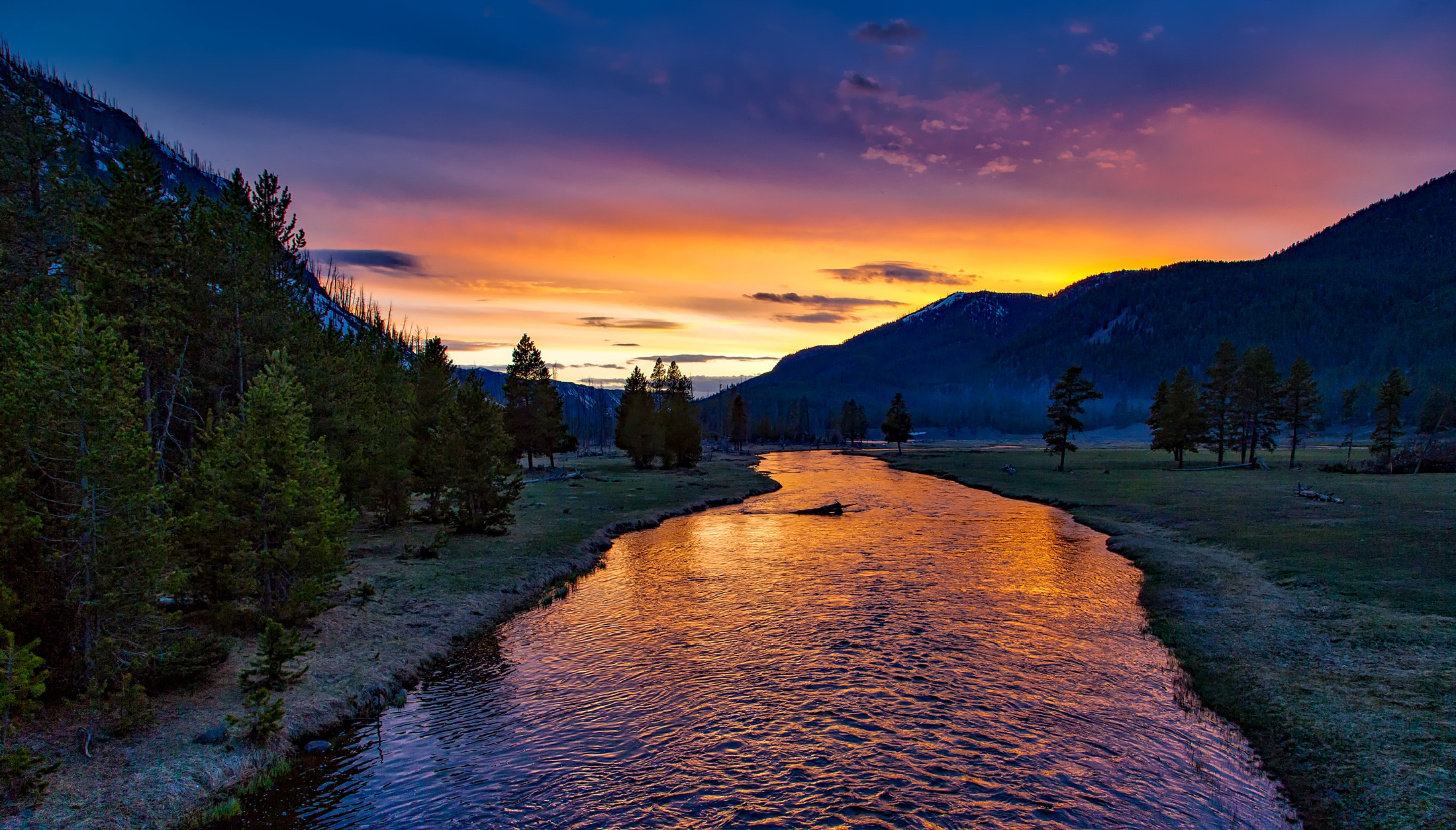 Yellowstone National Park and the Madison River HD Wallpaper