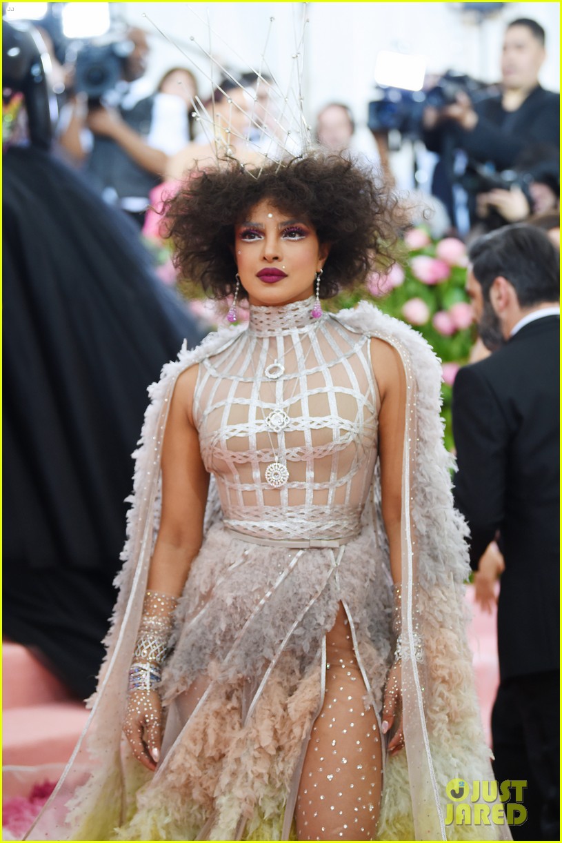 Nick Jonas Priyanka Chopra Met Gala Wallpaper