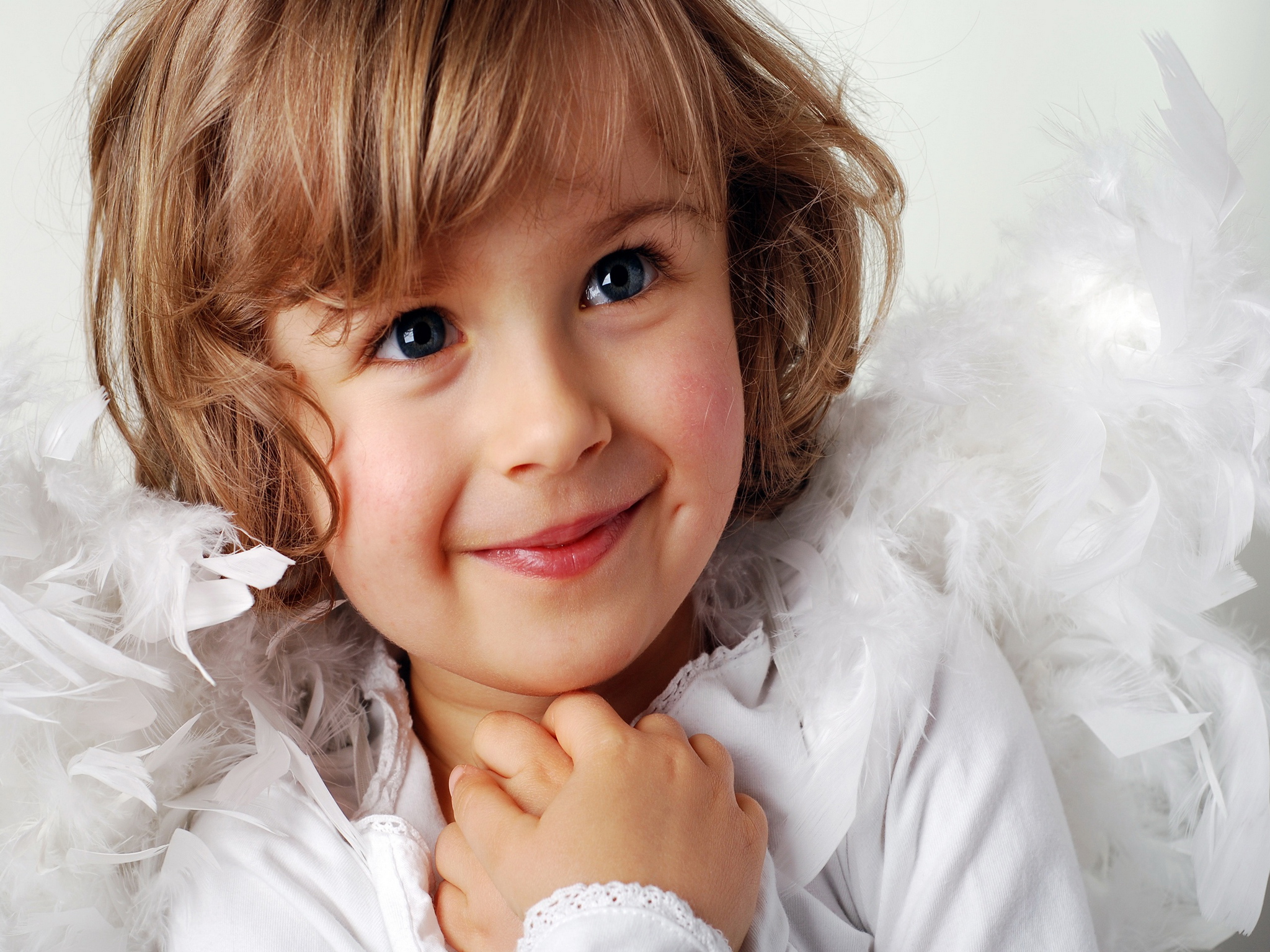 Cute Little Girl A Sweet Smile iPad Wallpaper New
