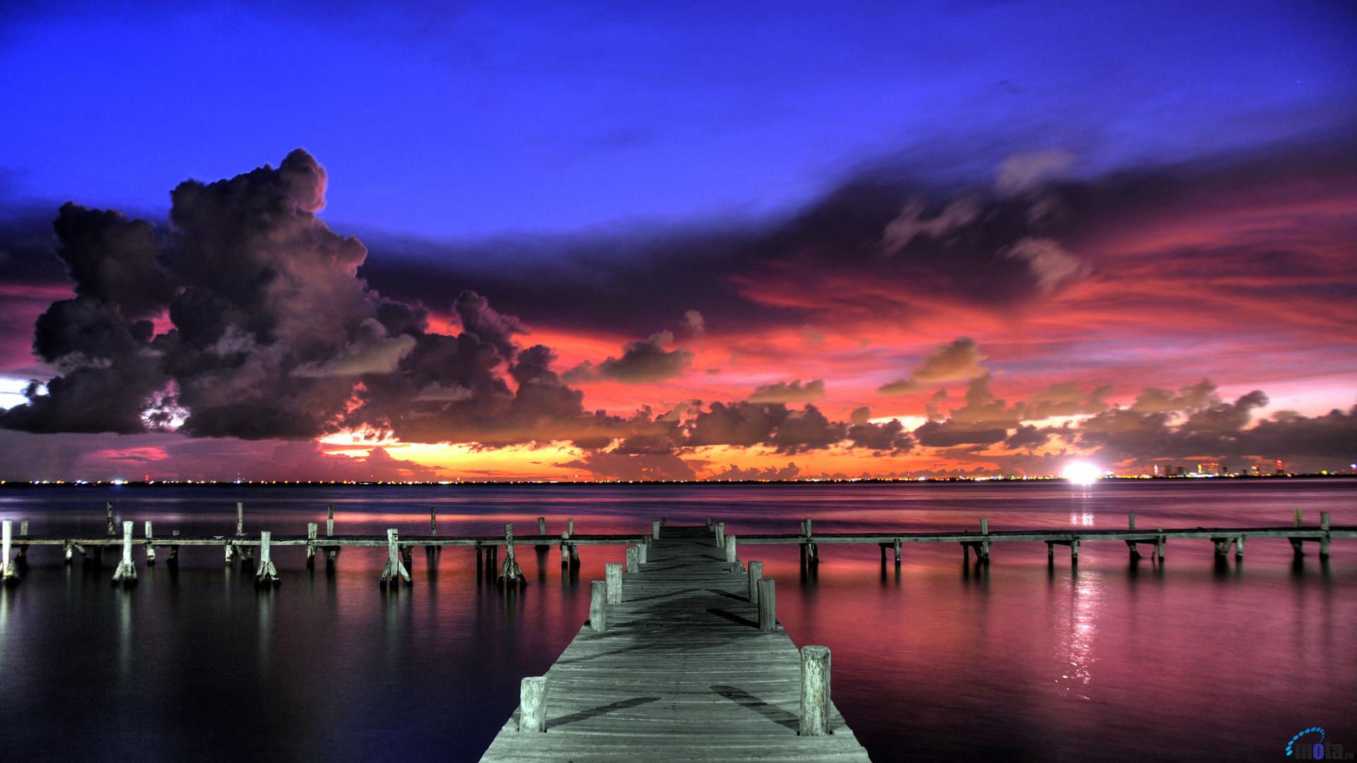 Download Wallpaper Bright tropical sunset 1920 x 1080 HDTV 1080p