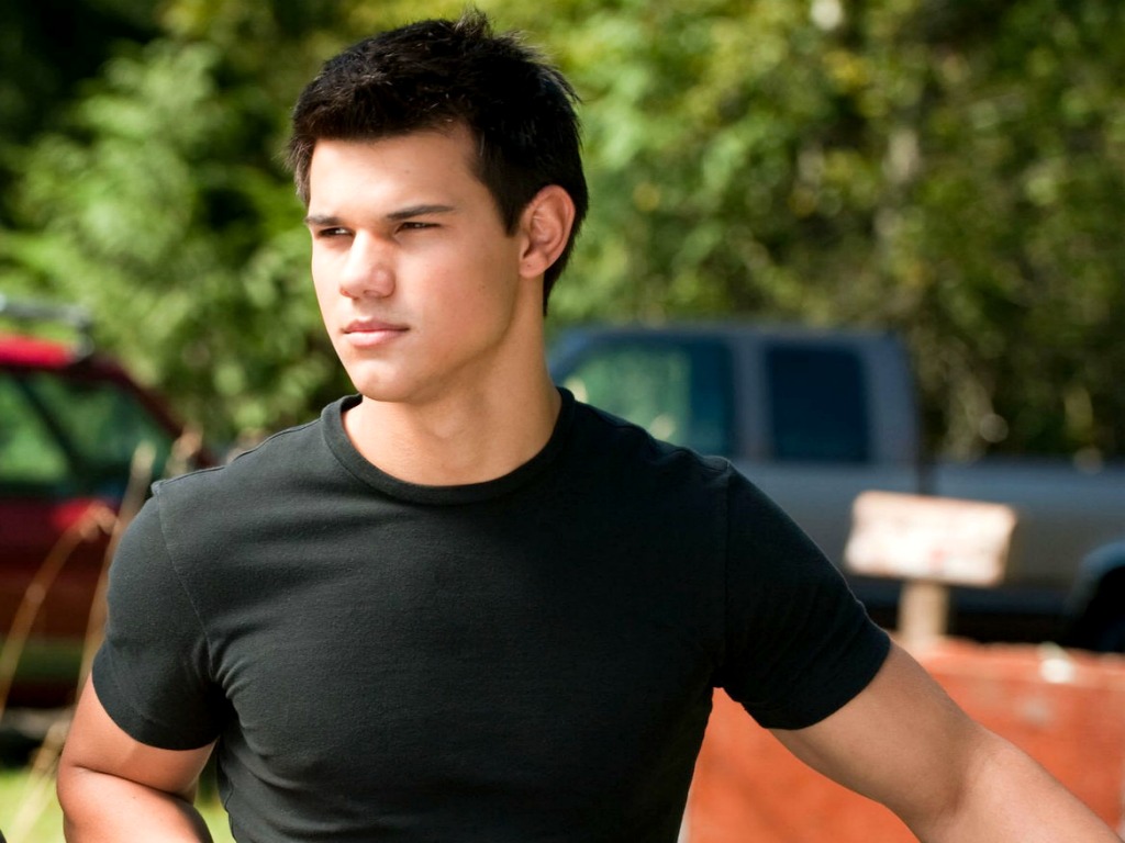 Taylor Lautner cast as Jacob Black in Twilight movie  Wifely Steps