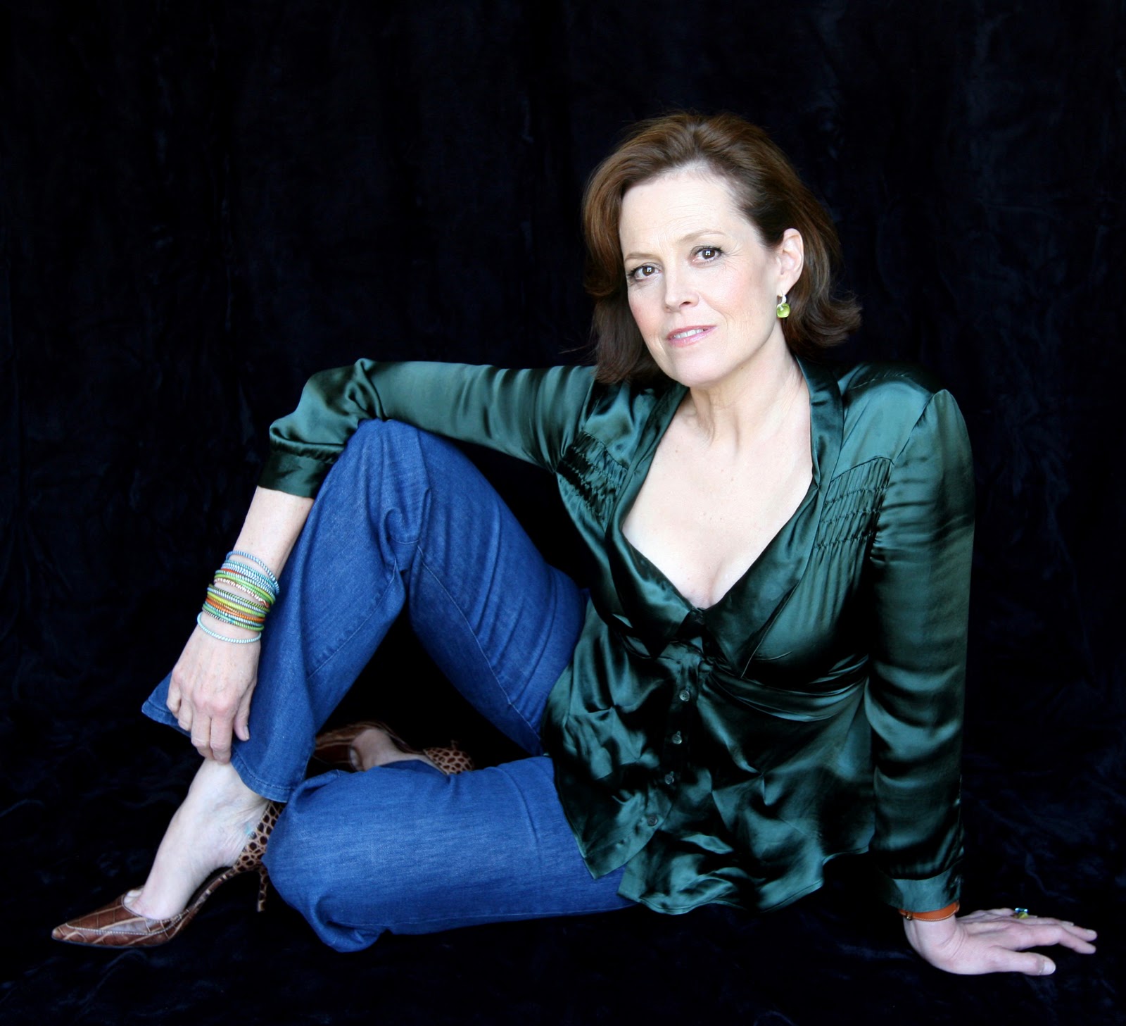 sigourney weaver feet size