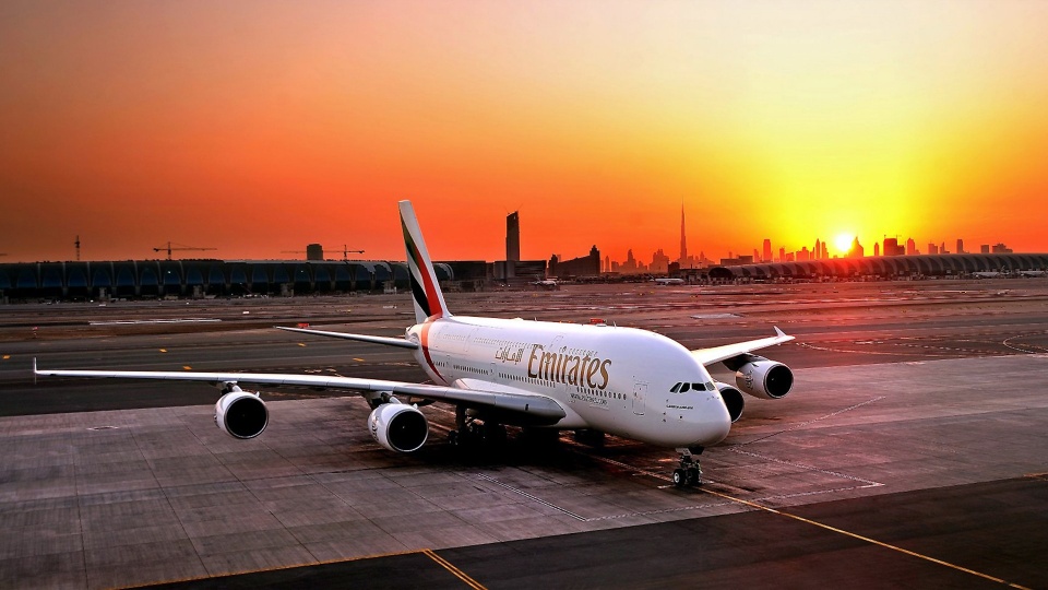 Emirates Airbus A380 Night Landing Dubai Wallpaper