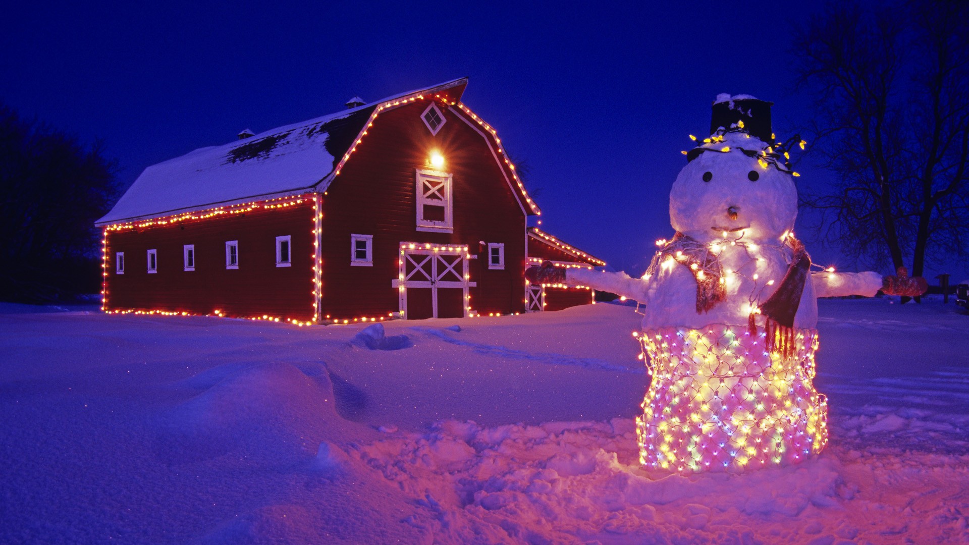 Christmas Barn With Snowman Wallpaper