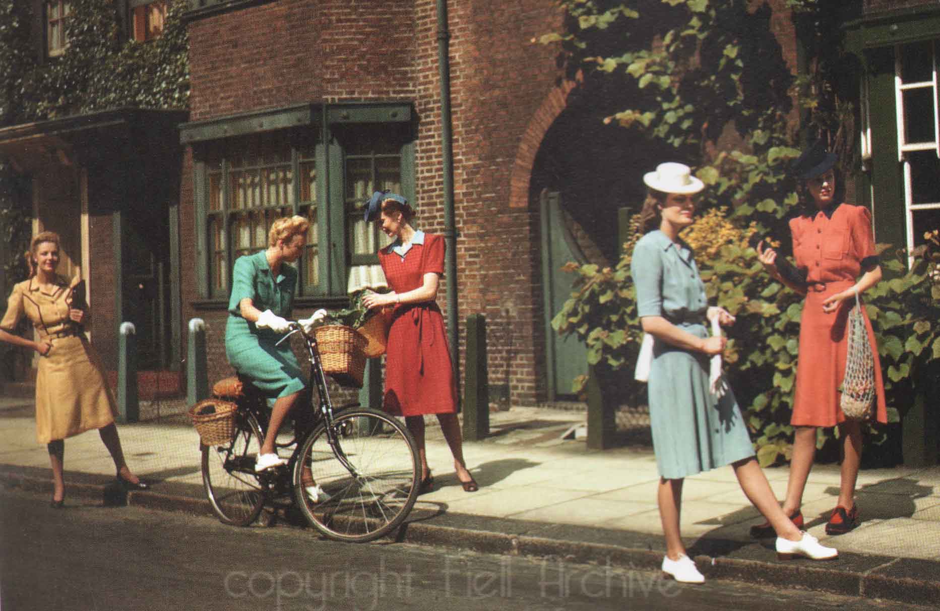 1940s womens fashion dress and style Glamourdaze